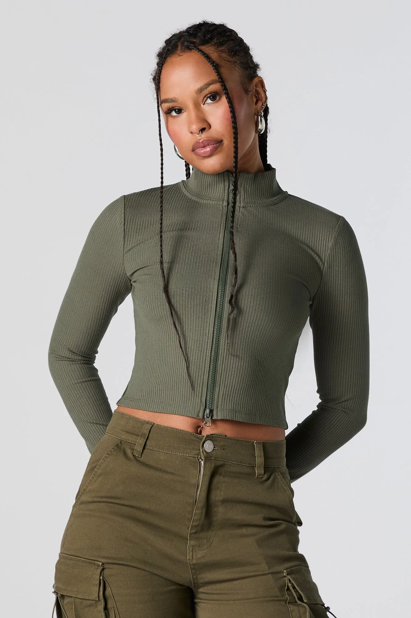 Haut côtelé à manches longues avec col cheminée et fermeture à glissière sold by Urban Planet