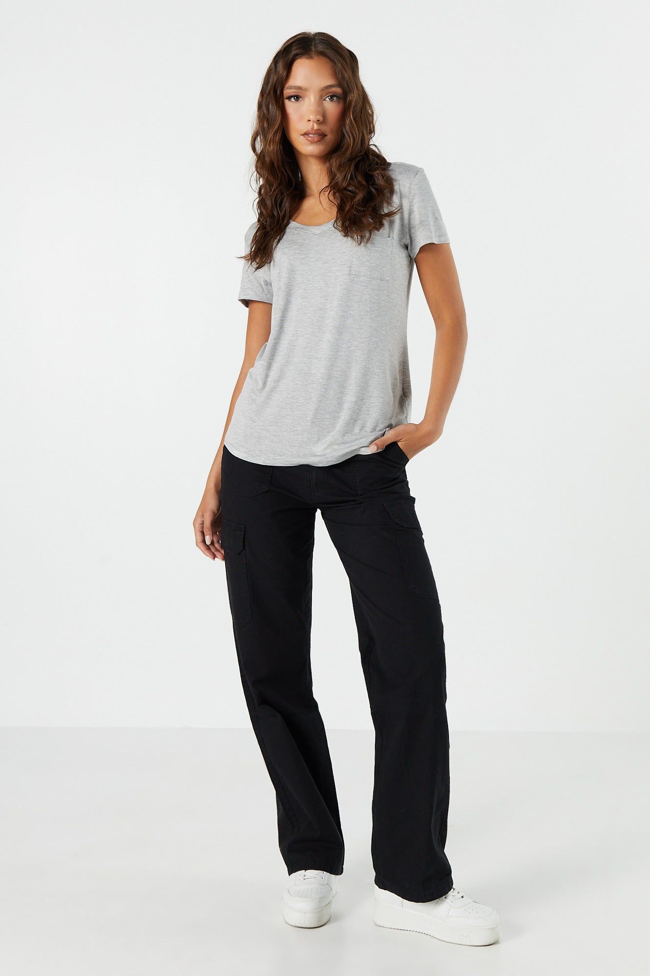 T-shirt décontracté avec poche et encolure en V sold by Urban Planet product image thumbnail 6