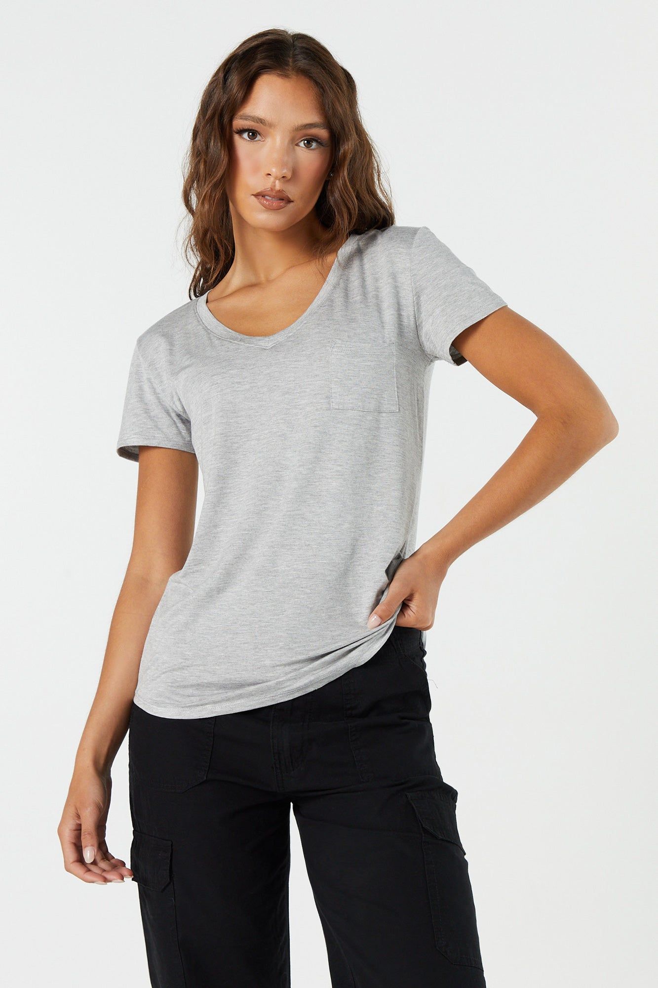 T-shirt décontracté avec poche et encolure en V sold by Urban Planet product image thumbnail 4