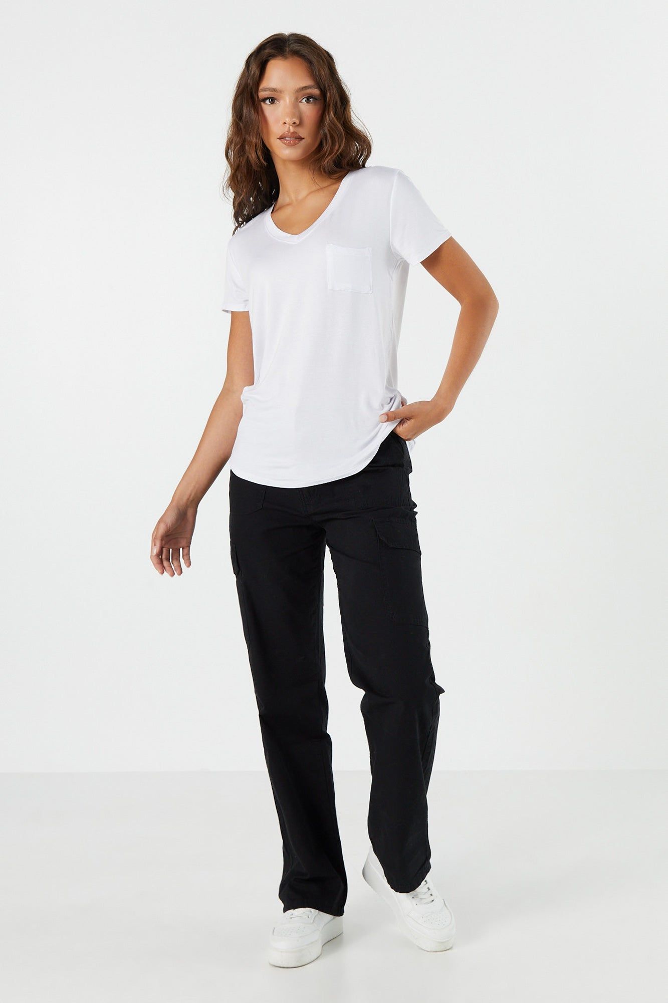 T-shirt décontracté avec poche et encolure en V sold by Urban Planet product image thumbnail 9