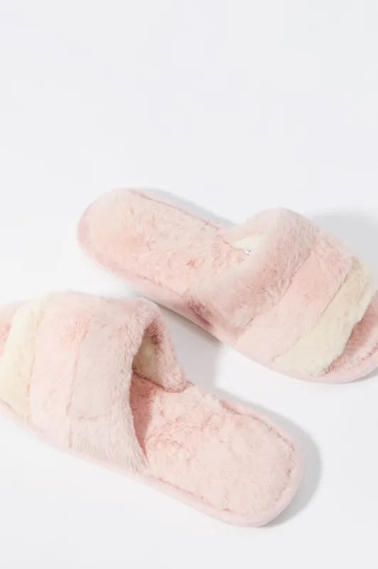 Pantoufles en peluche ombrée sold by Urban Planet