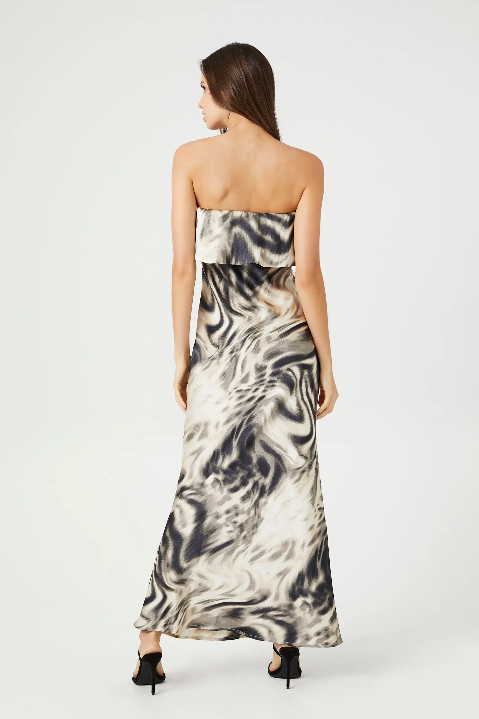 Robe maxi en satin sans bretelles et à imprimé abstrait sold by Urban Planet product image thumbnail 3