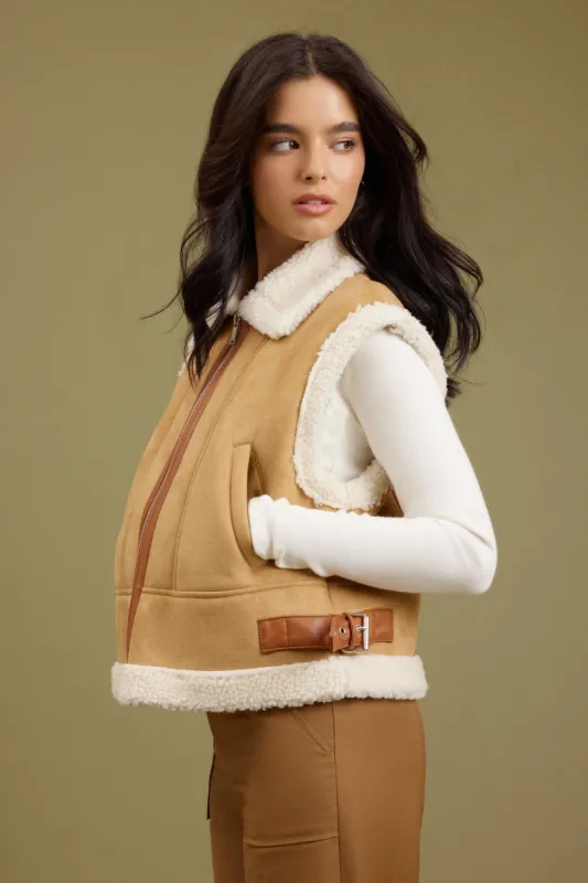 Veste en Sherpa et en similisuède sold by Urban Planet
