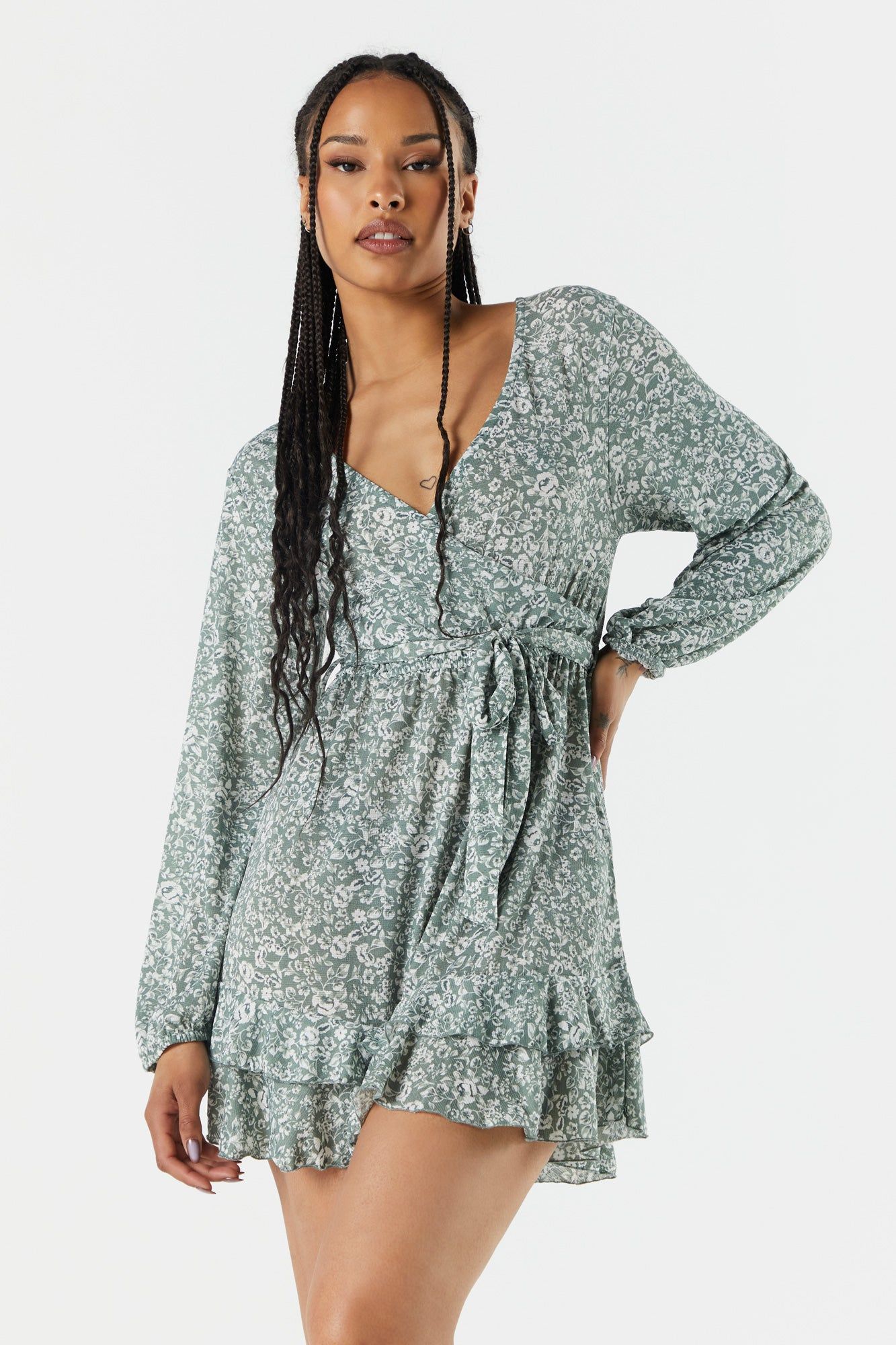 Robe fourreau volantée fleurie noire sold by Urban Planet product image thumbnail 4