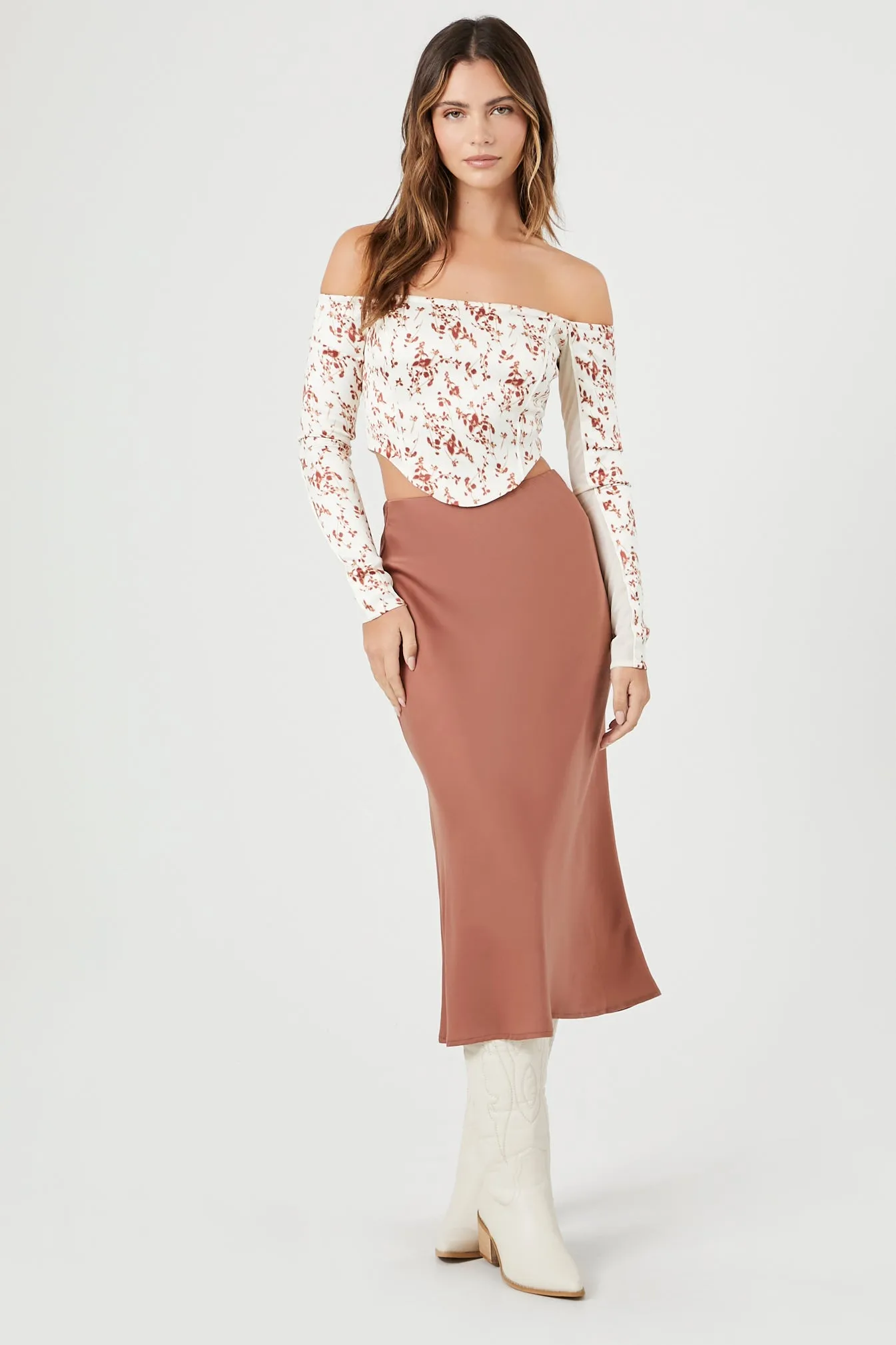 Haut court fleuri à épaules dénudées en satin sold by Urban Planet product image thumbnail 4