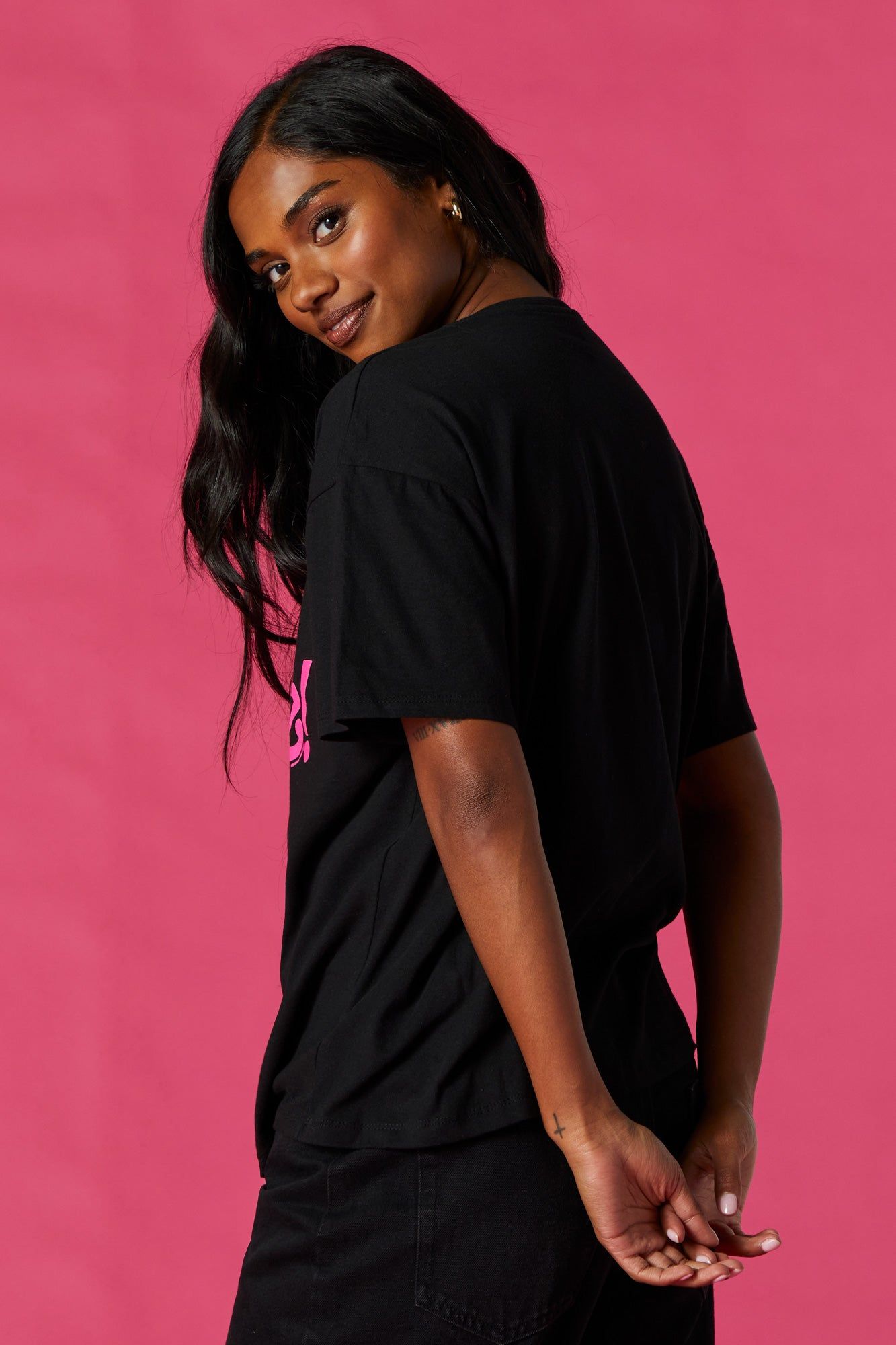 T-shirt de coupe garçonne à imprimé Barbie™ The Movie Hi Barbie! sold by Urban Planet product image thumbnail 2