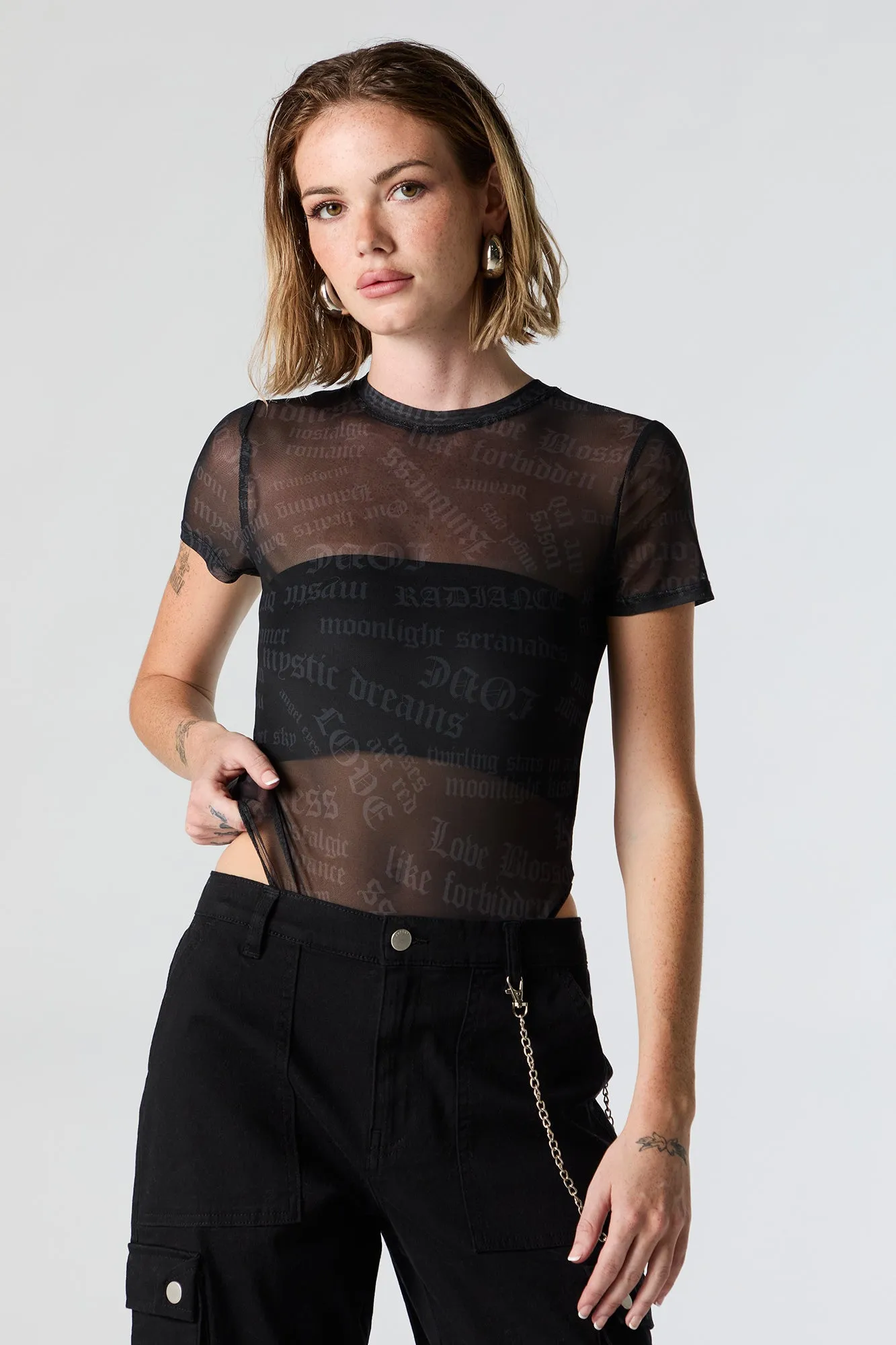 Maillot en filet à manches courtes avec imprimé Texte sold by Urban Planet product image thumbnail 2