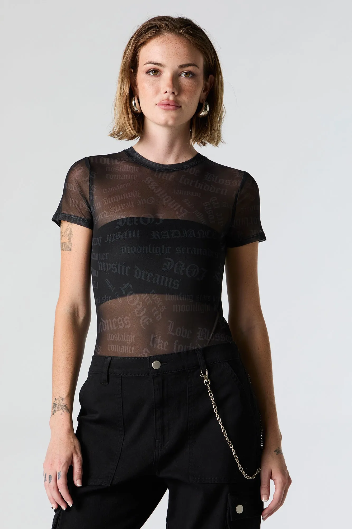 Maillot en filet à manches courtes avec imprimé Texte sold by Urban Planet