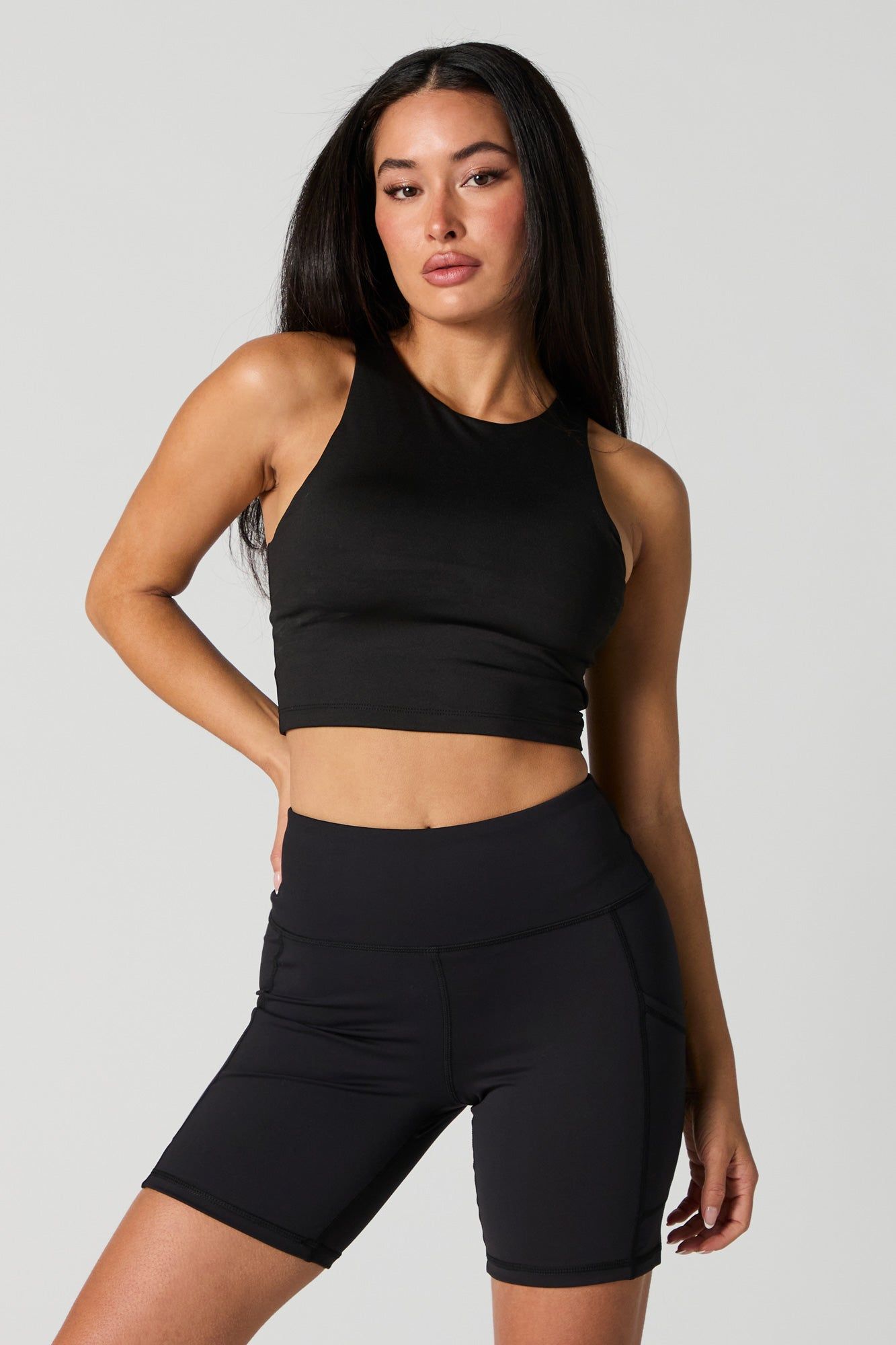 Short Active à taille haute avec poches latérales sold by Urban Planet