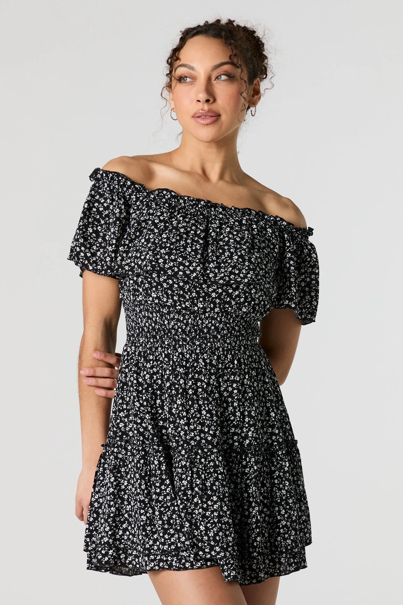 Minirobe volantée fleurie à épaules dénudées sold by Urban Planet