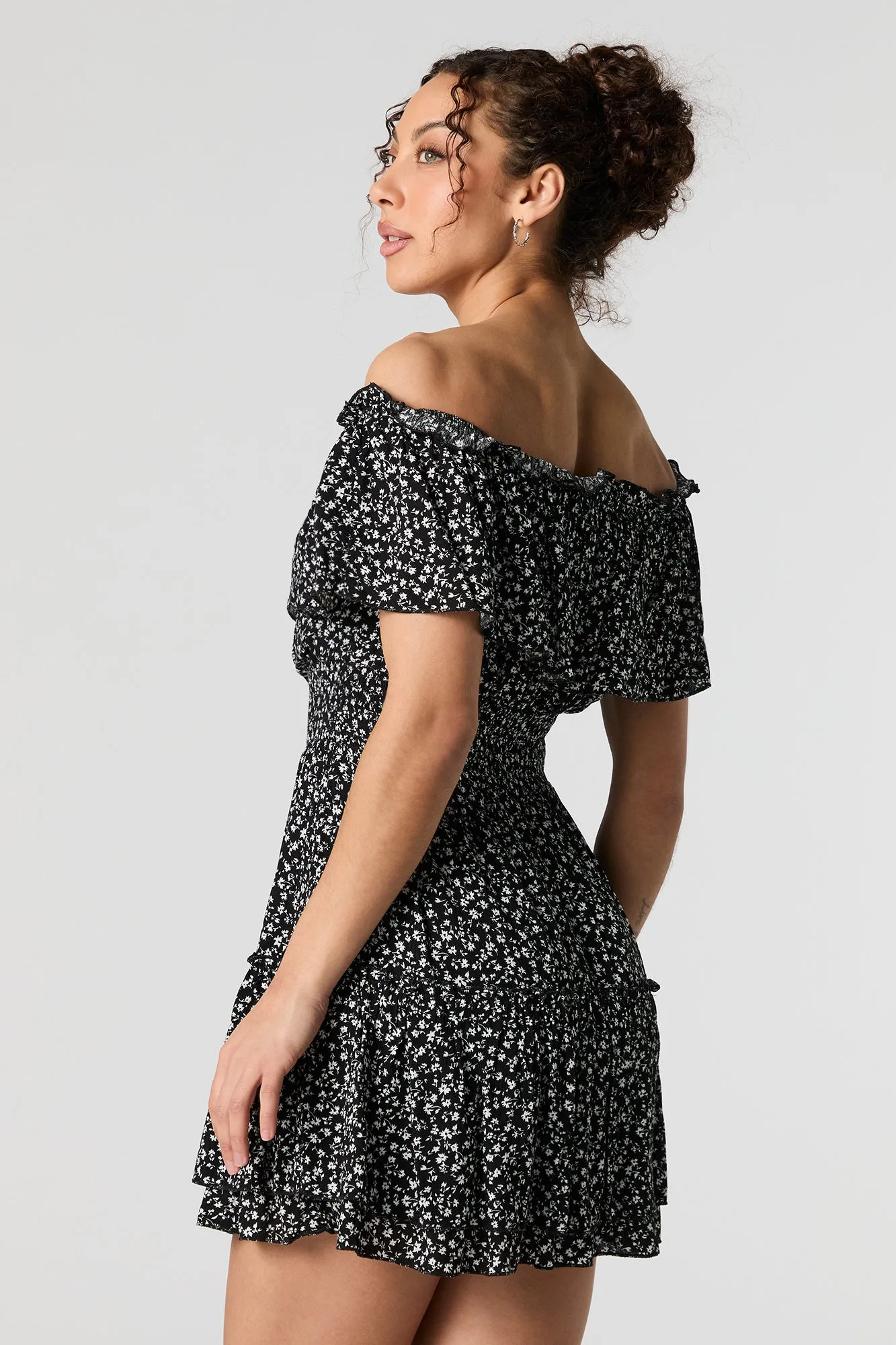 Minirobe volantée fleurie à épaules dénudées sold by Urban Planet product image thumbnail 2