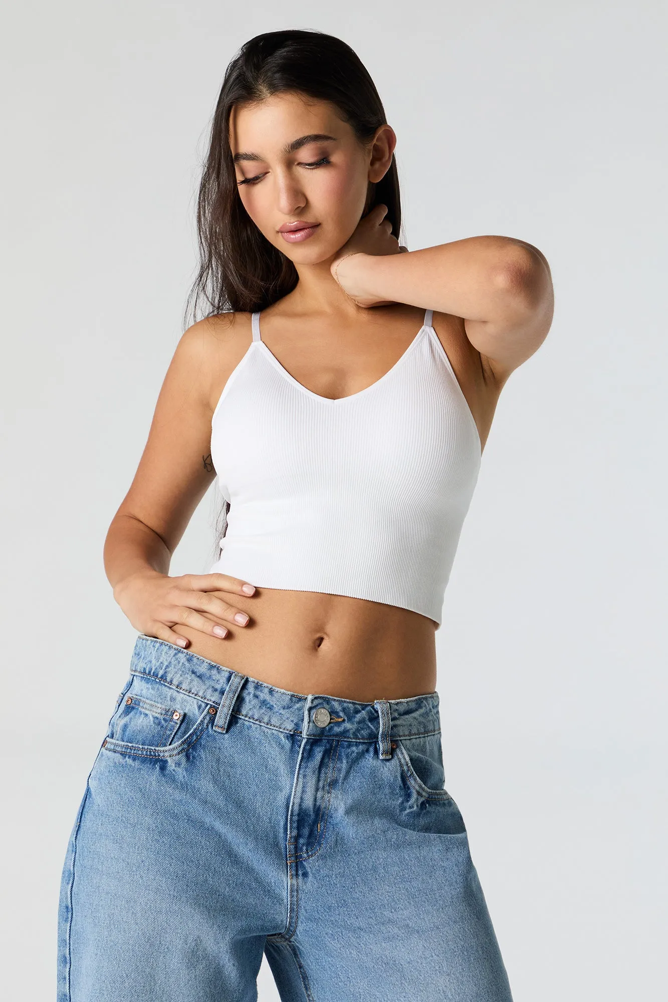 Camisole côtelée sans couture à encolure en V avec bonnets intégrés sold by Urban Planet