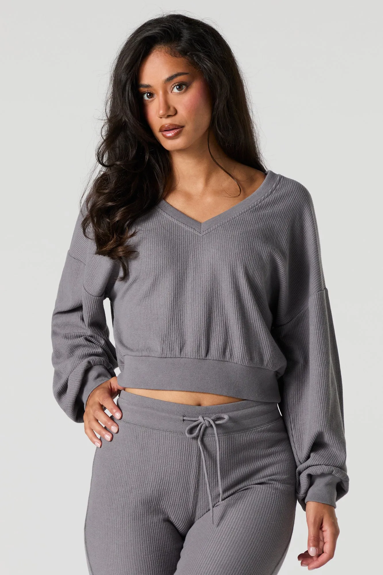 Haut écourté en tricot gaufré avec encolure en V sold by Urban Planet