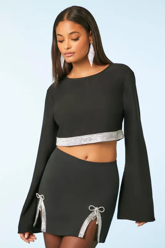 Haut court à manches longues en satin avec liséré de pierres du Rhin sold by Urban Planet