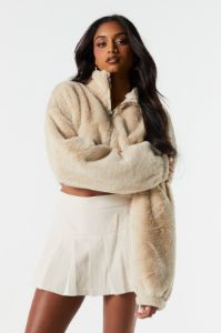 Blouson court en peluche avec fermeture à glissière sold by Urban Planet