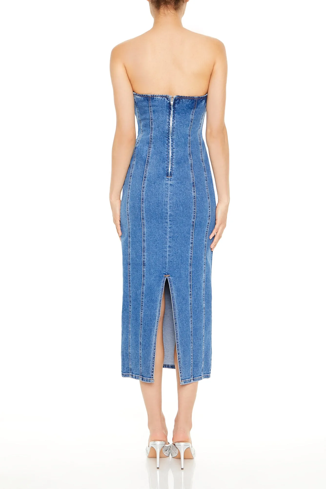 Robe midi à bretelles en denim avec décolleté en coeur sold by Urban Planet product image thumbnail 2