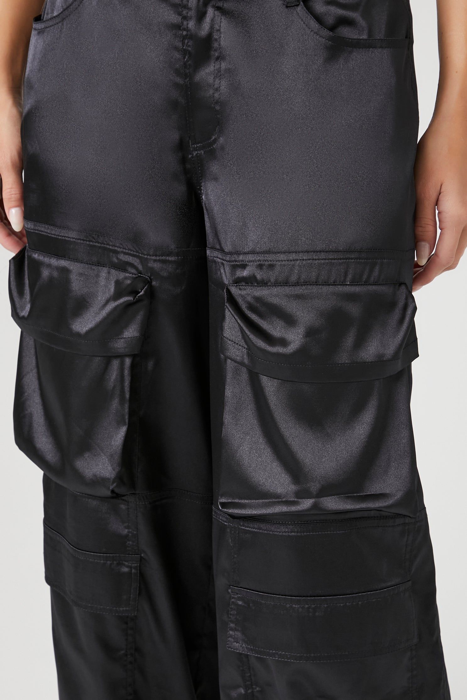Pantalon cargo à jambe large en satin sold by Urban Planet product image thumbnail 5