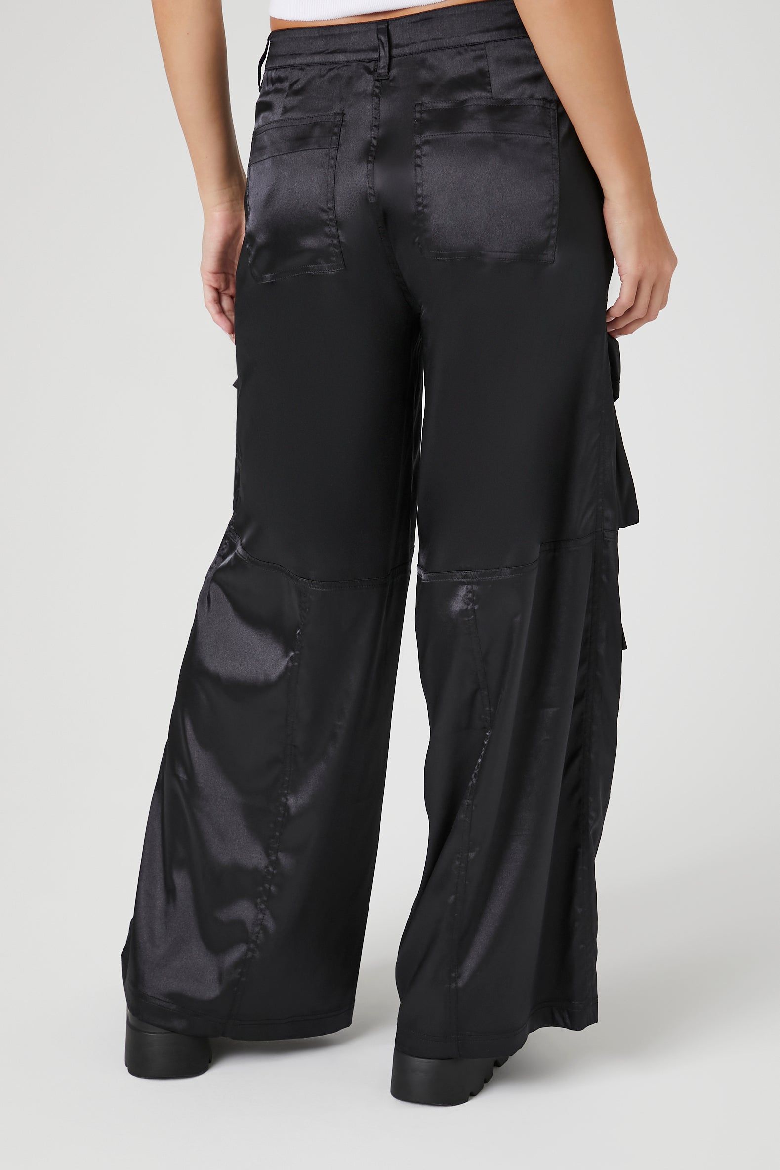 Pantalon cargo à jambe large en satin sold by Urban Planet product image thumbnail 3