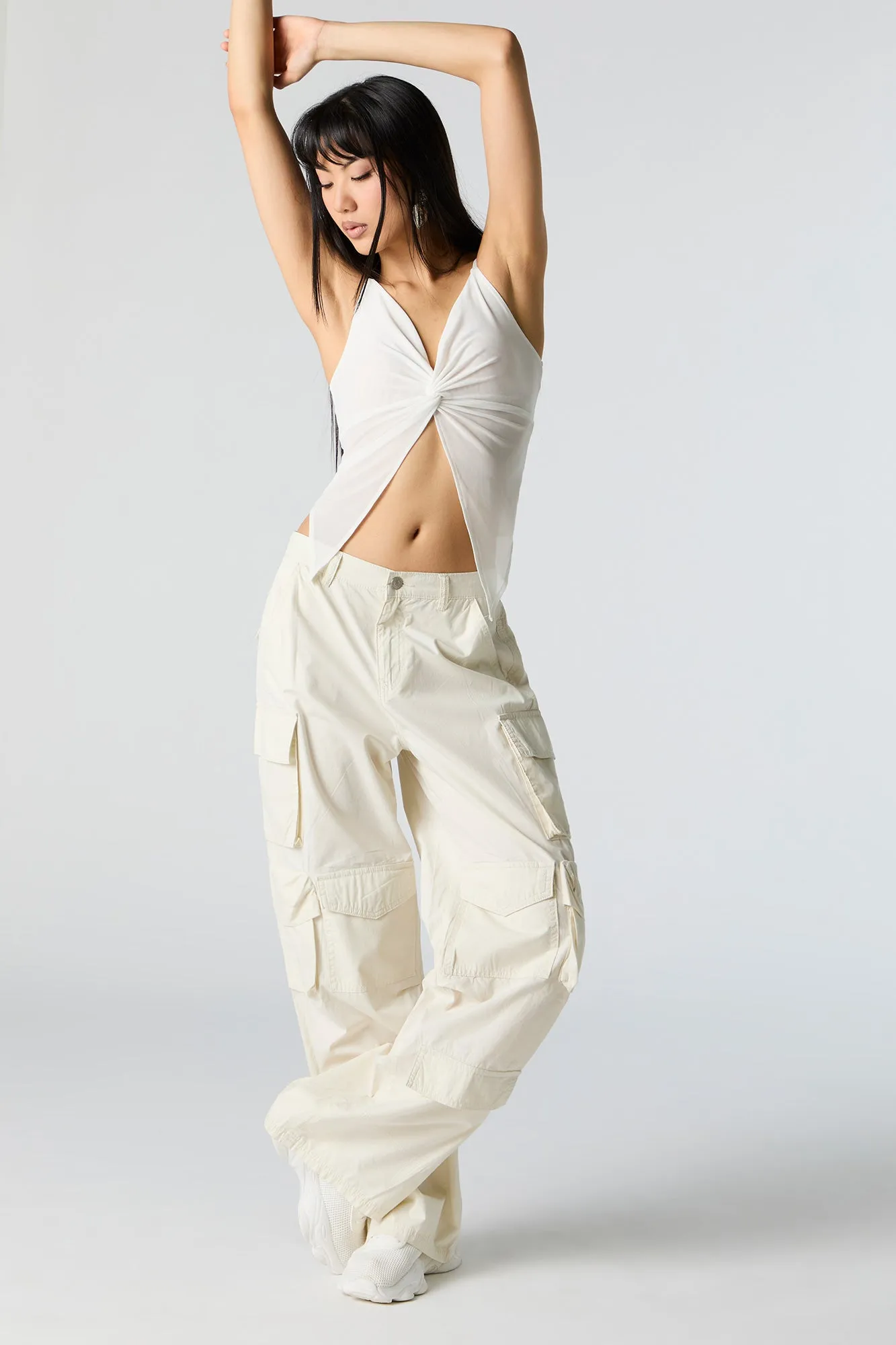 Pantalon cargo à jambe droite avec poches multiples sold by Urban Planet