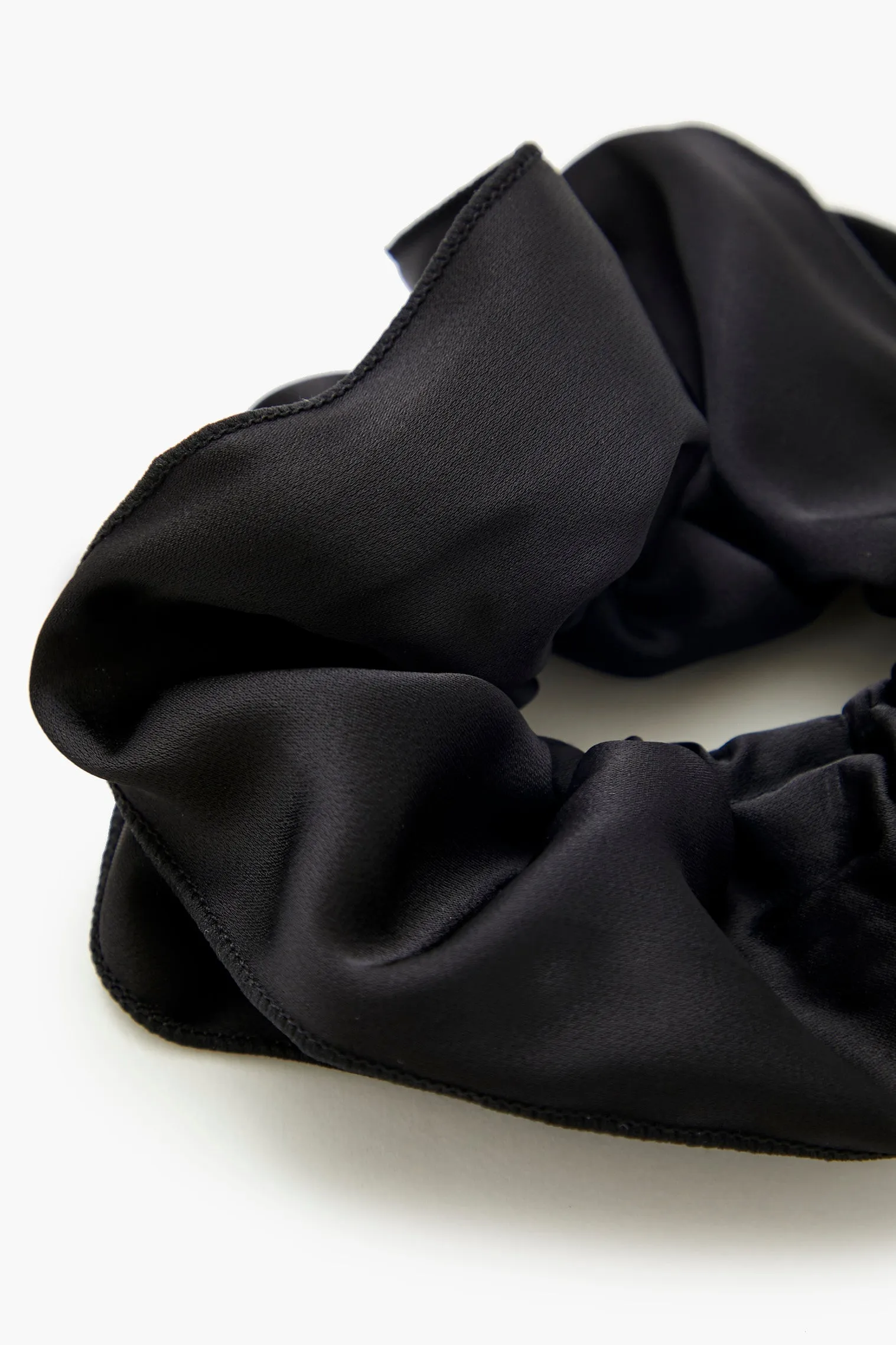 Chou-chou en satin sold by Urban Planet product image thumbnail 2