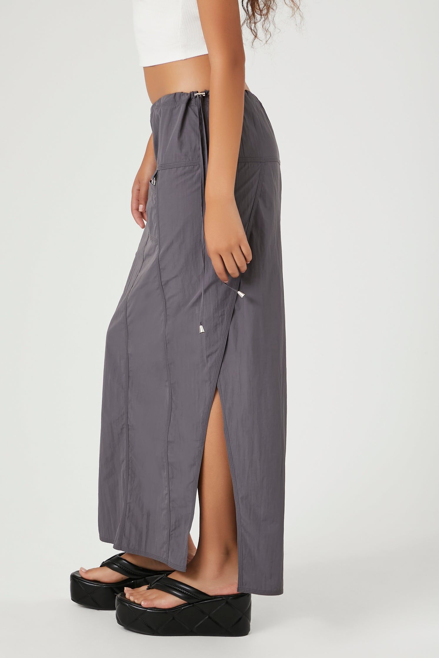 Jupe maxi cargo avec fente en M sold by Urban Planet product image thumbnail 4