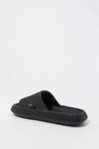 Mules éponge noir sold by Urban Planet