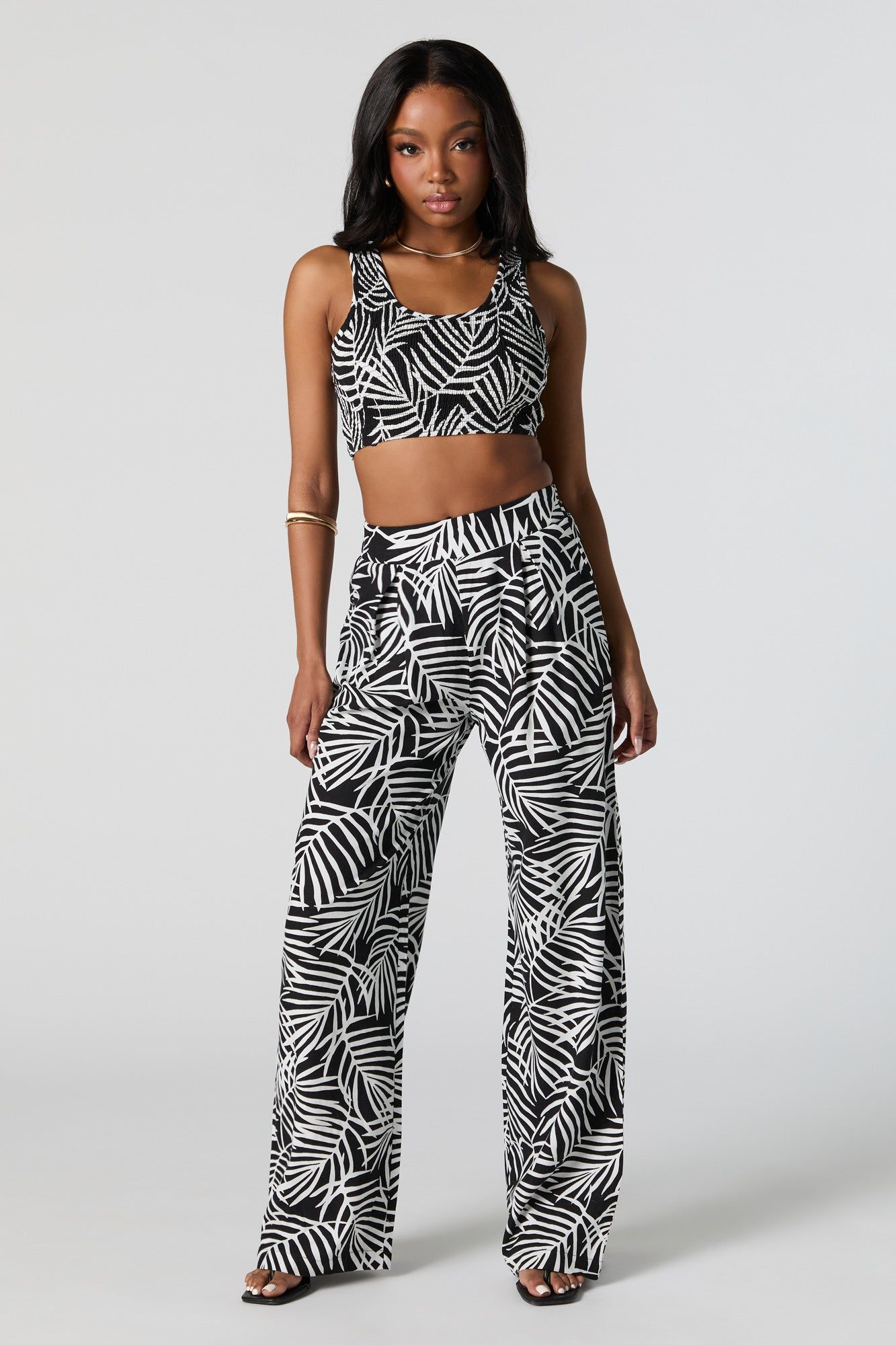 Pantalon plissé à jambe large avec motif de feuilles sold by Urban Planet product image thumbnail 4