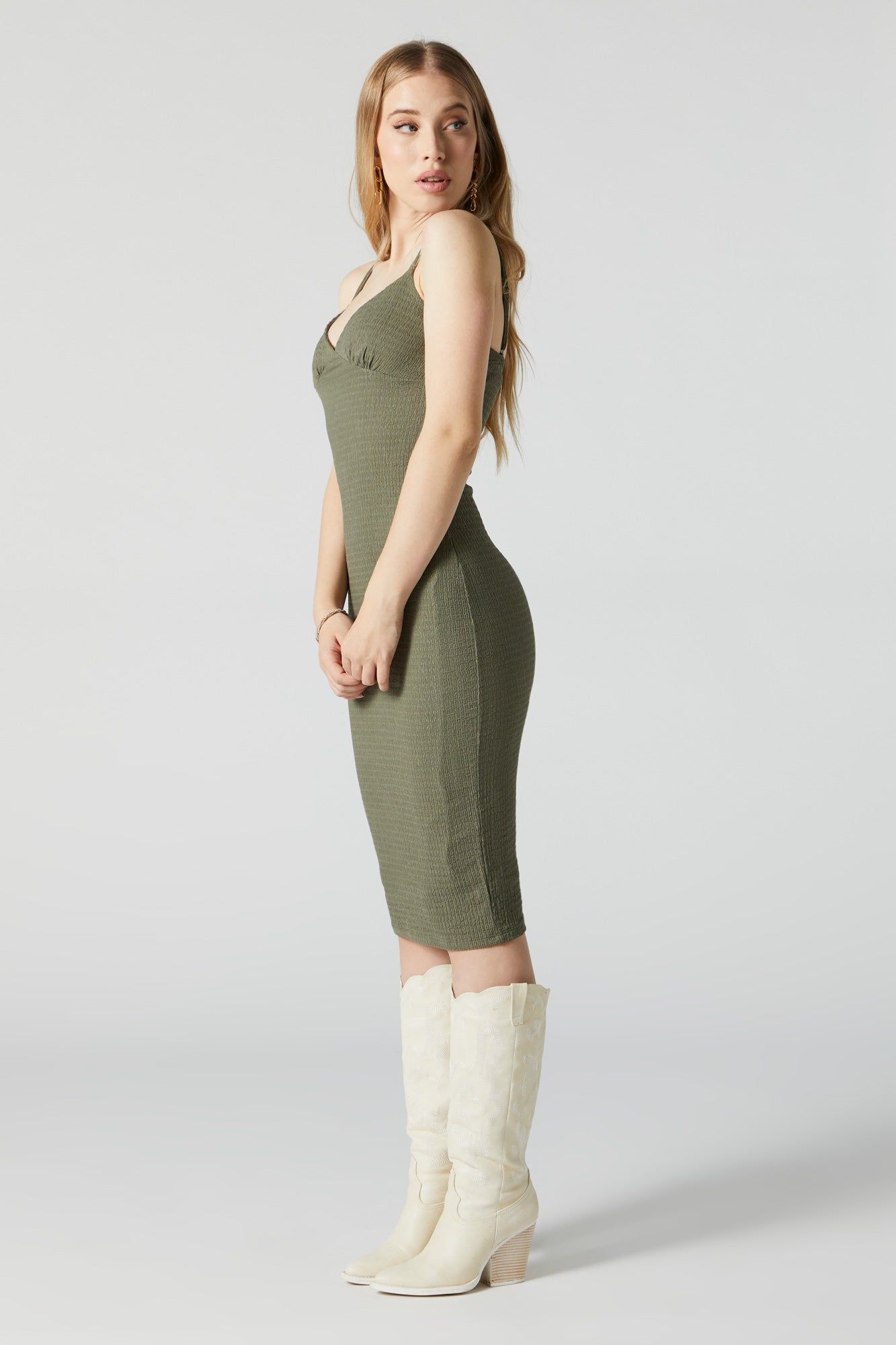 Robe midi moulante texturée à encolure en V sold by Urban Planet product image thumbnail 3