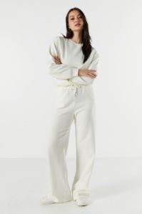 Pantalon à jambe large en molleton sold by Urban Planet
