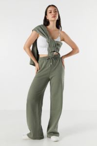 Pantalon à jambe large en molleton sold by Urban Planet