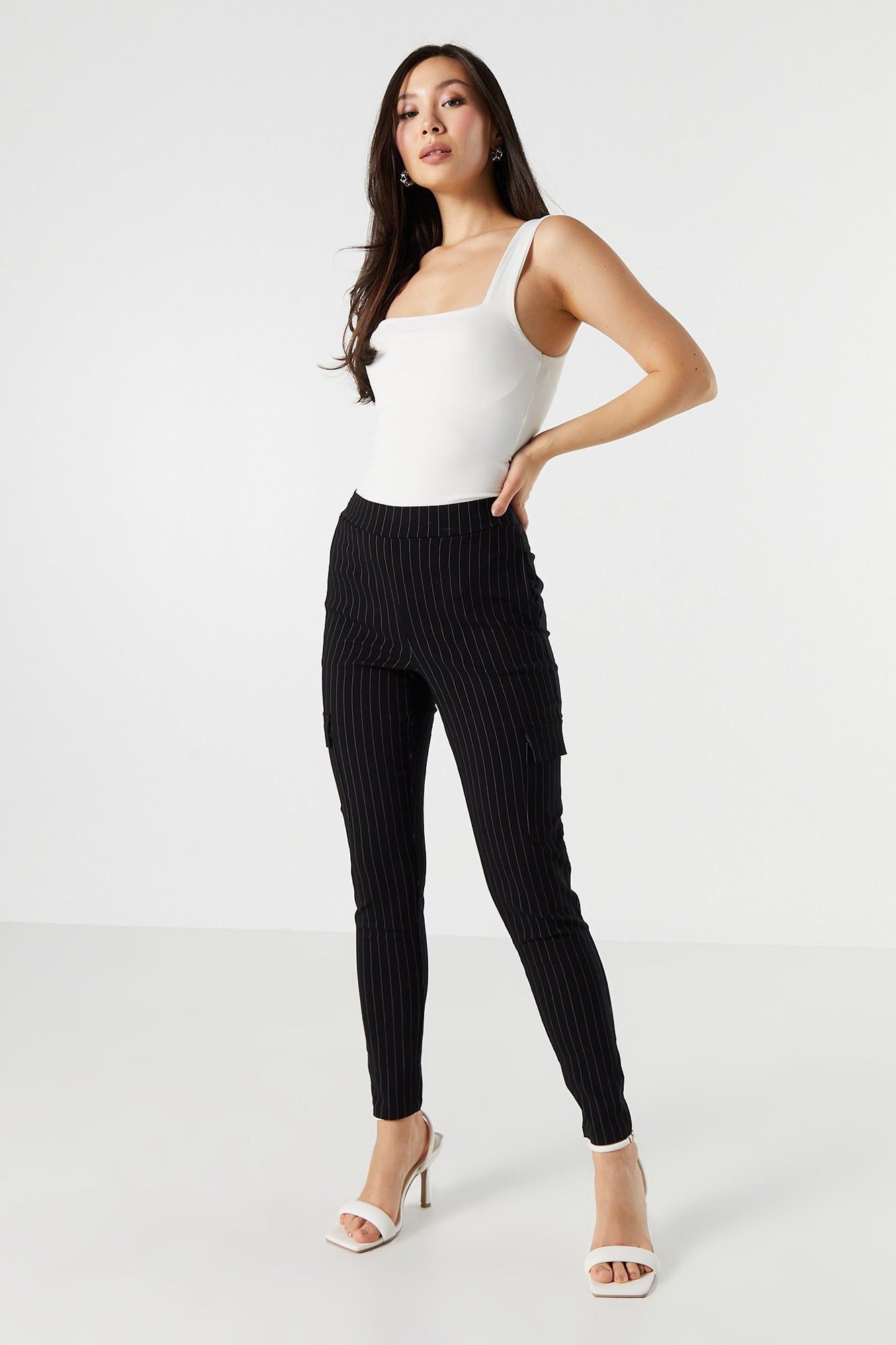 Pantalon cargo habillé ajusté à taille haute avec fines rayures sold by Urban Planet