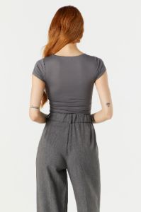 Maillot profilé à manches courtes avec encolure carrée sold by Urban Planet