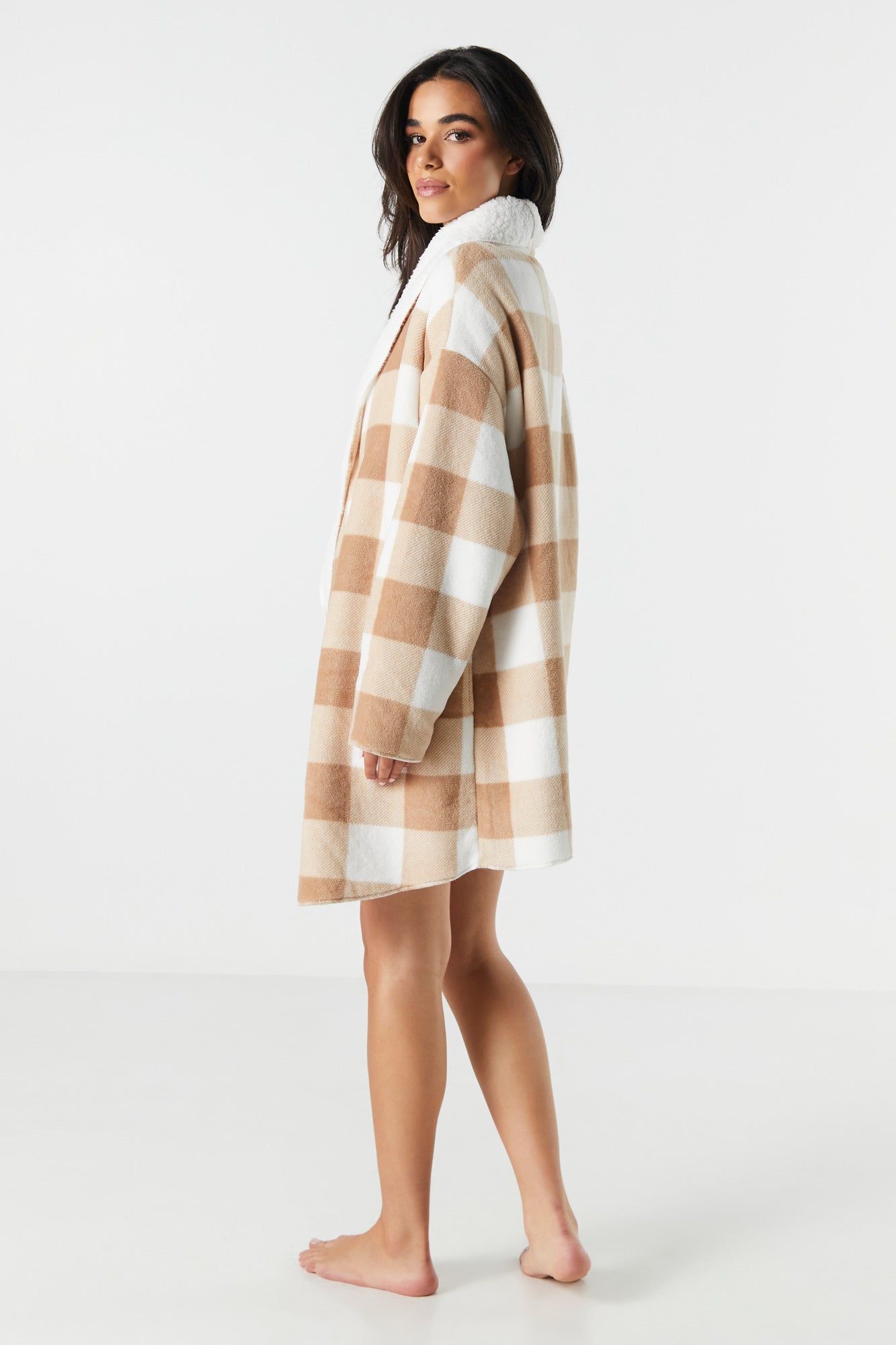 Cardigan de détente en Sherpa à carreaux avec col sold by Urban Planet product image thumbnail 2