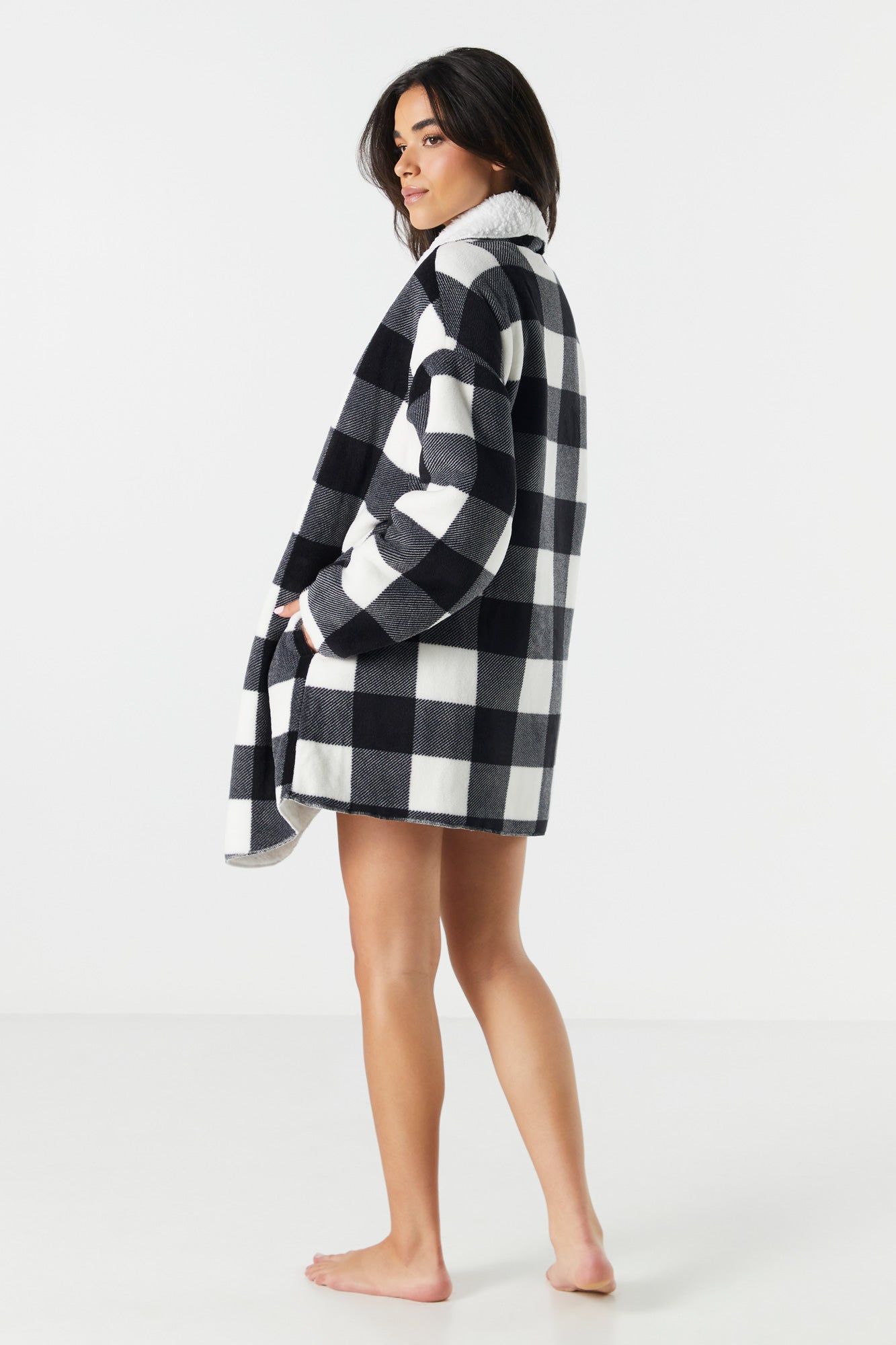 Cardigan de détente en Sherpa à carreaux avec col sold by Urban Planet product image thumbnail 4