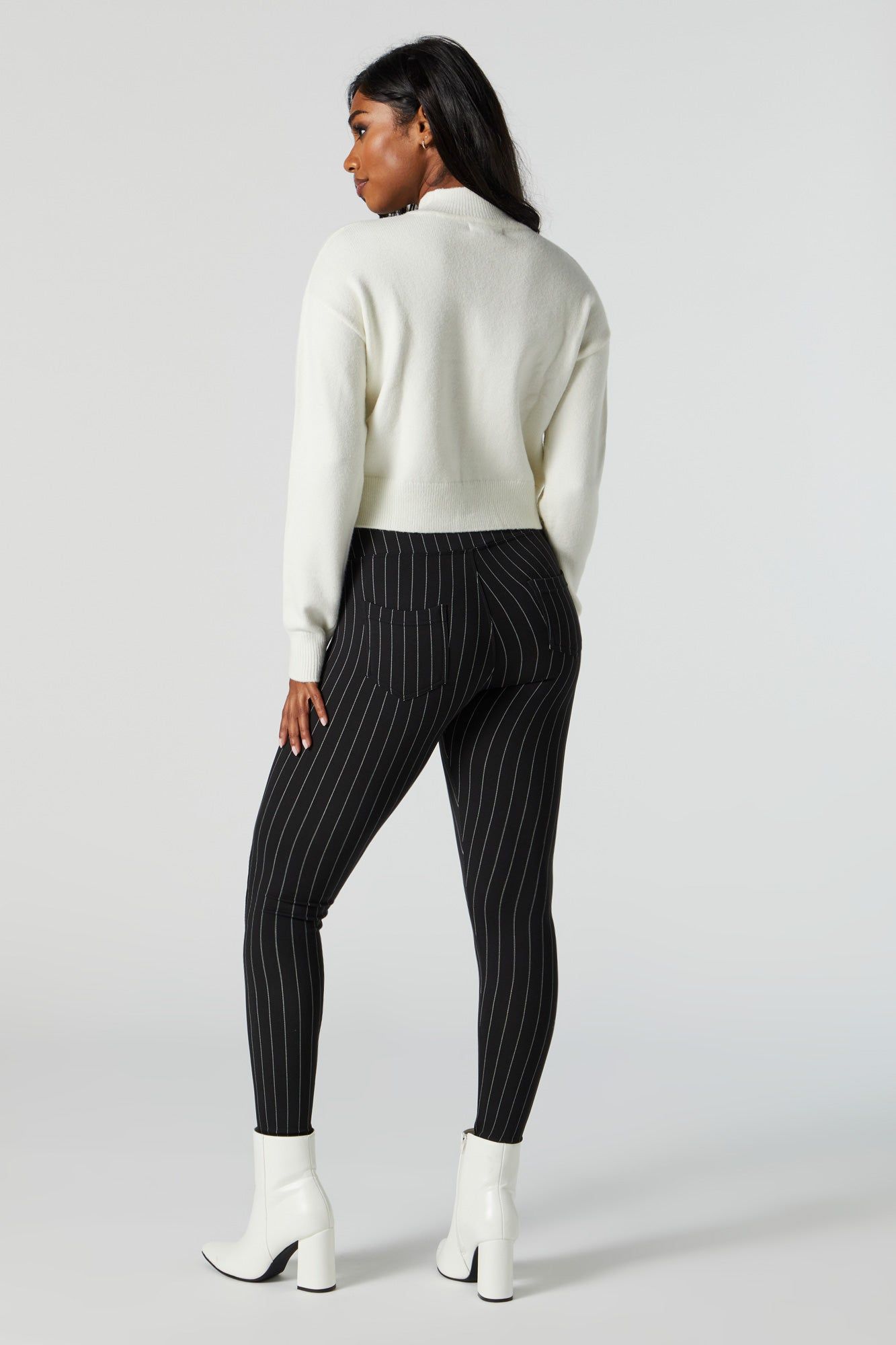 Legging à fines rayures avec poches arrière sold by Urban Planet product image thumbnail 3