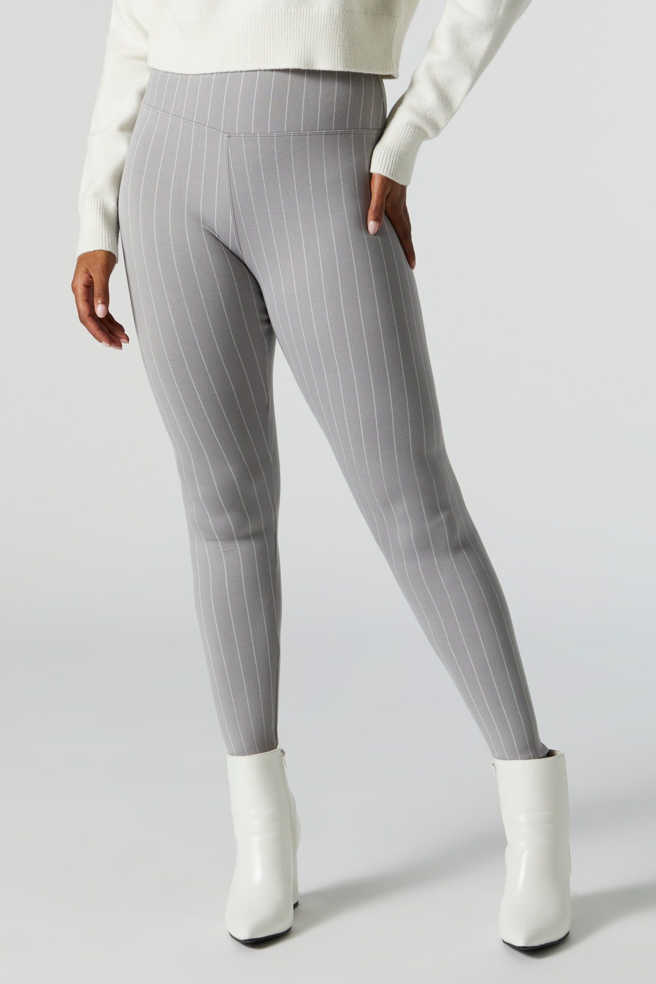 Legging à fines rayures avec poches arrière sold by Urban Planet product image thumbnail 5