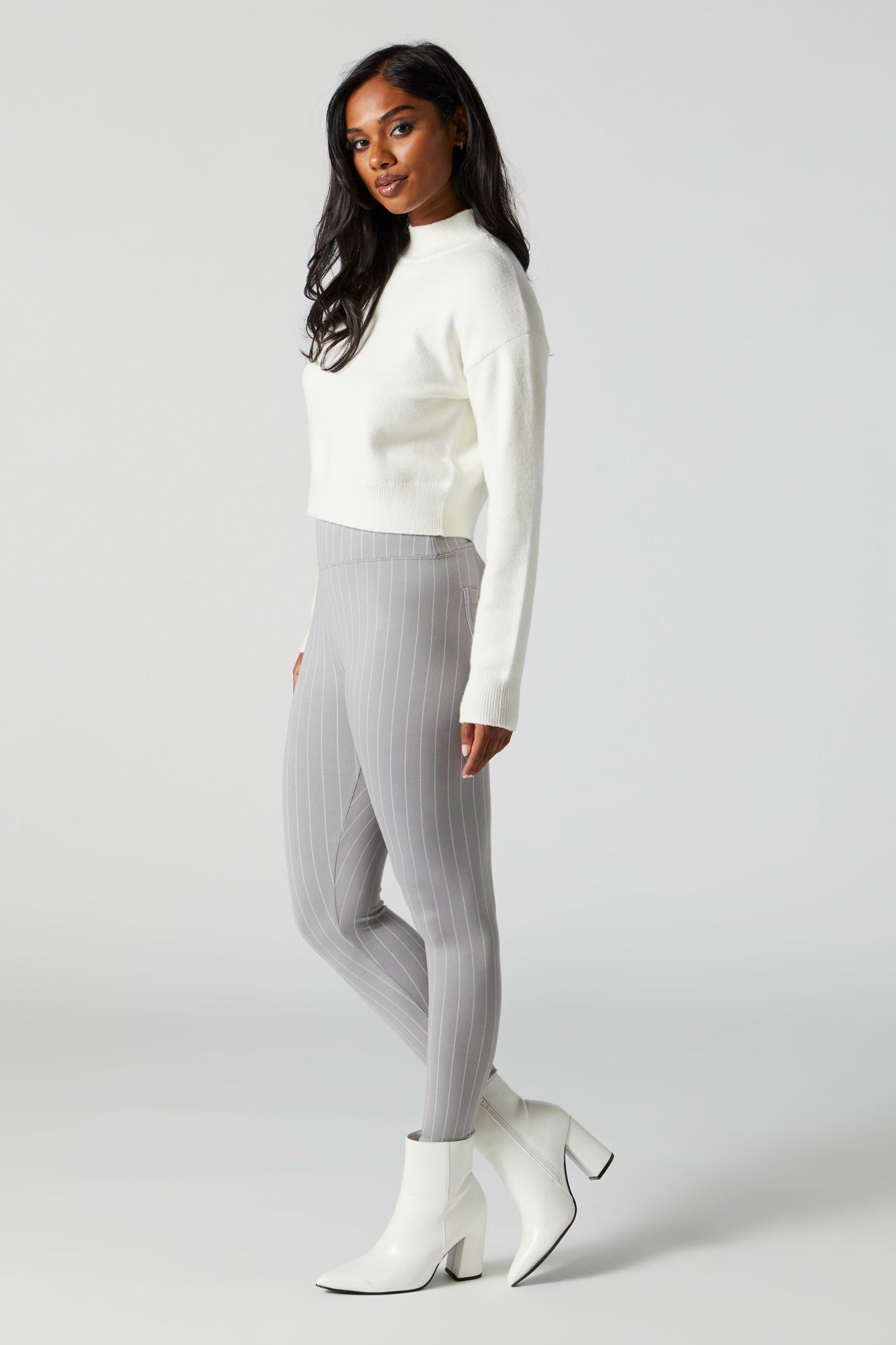 Legging à fines rayures avec poches arrière sold by Urban Planet product image thumbnail 4