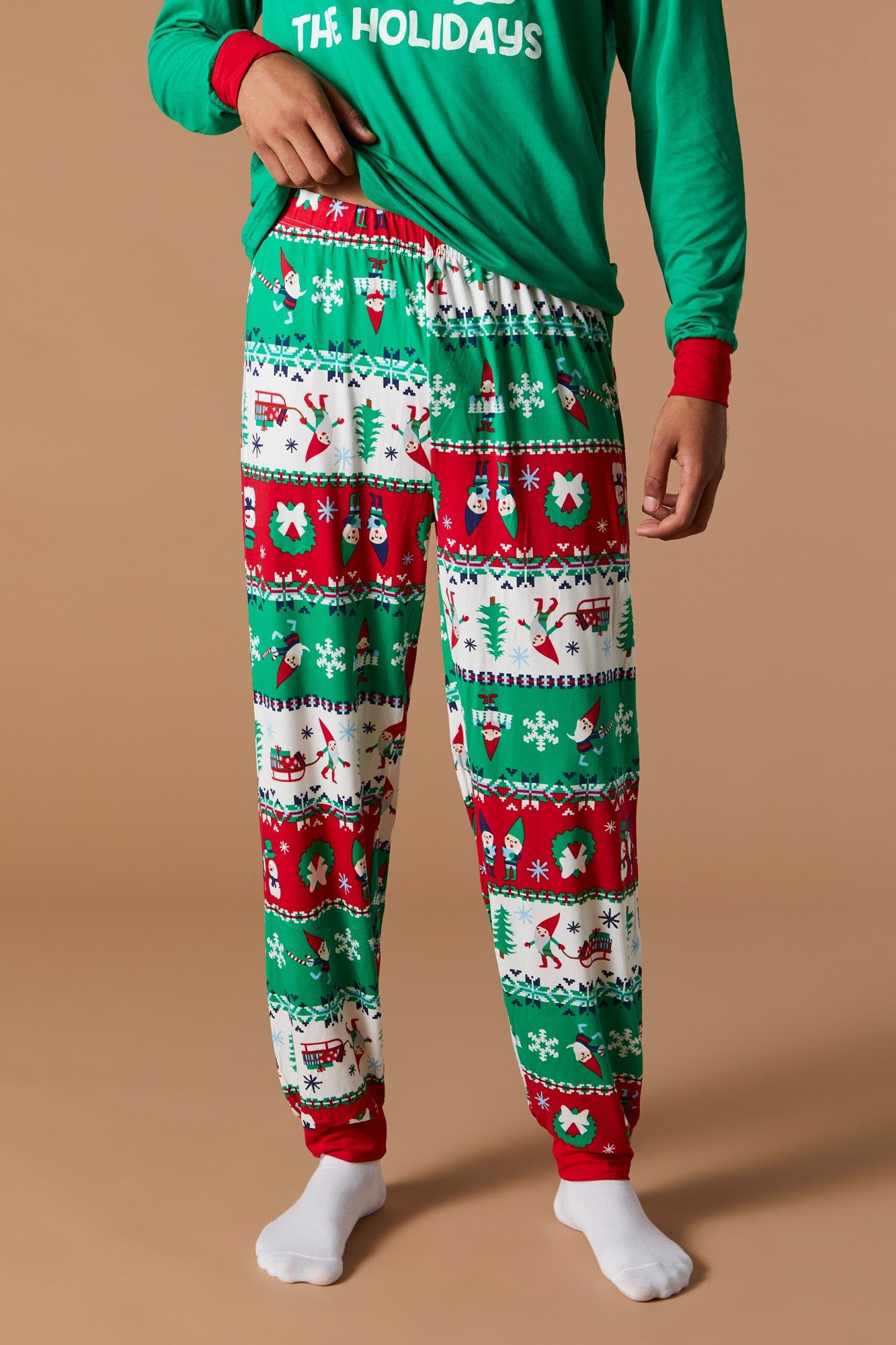 Ensemble pyjama Pyjamas de famille à imprimé Gnome de Noël sold by Urban Planet product image thumbnail 5