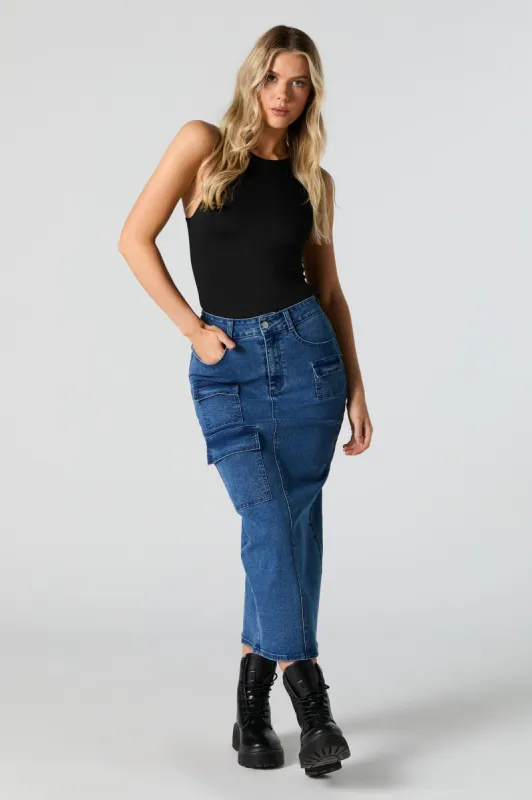 Jupe midi en denim délavé moyen avec poches cargo multiples sold by Urban Planet