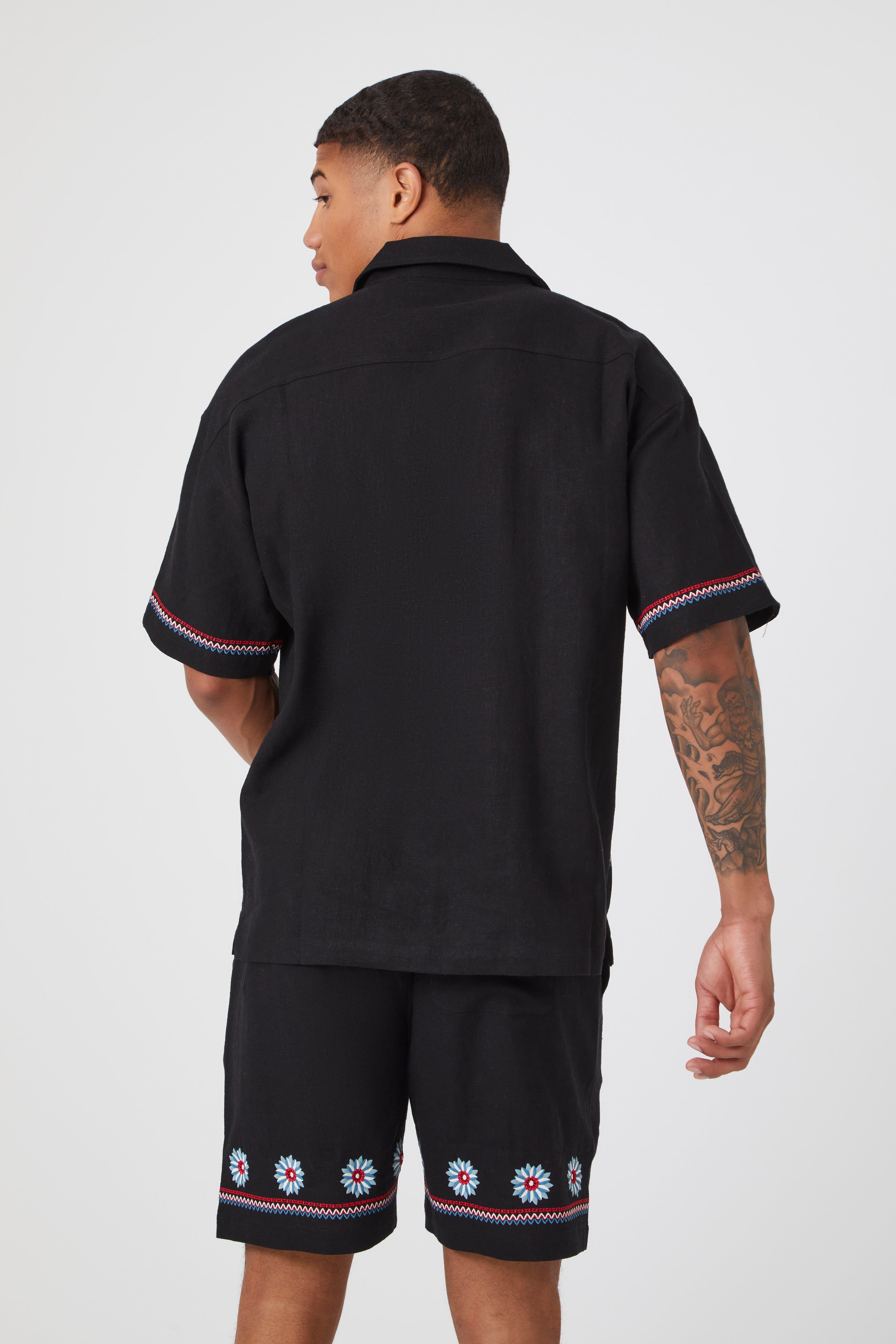 Haut boutonné avec motif floral brodé sold by Urban Planet product image thumbnail 2