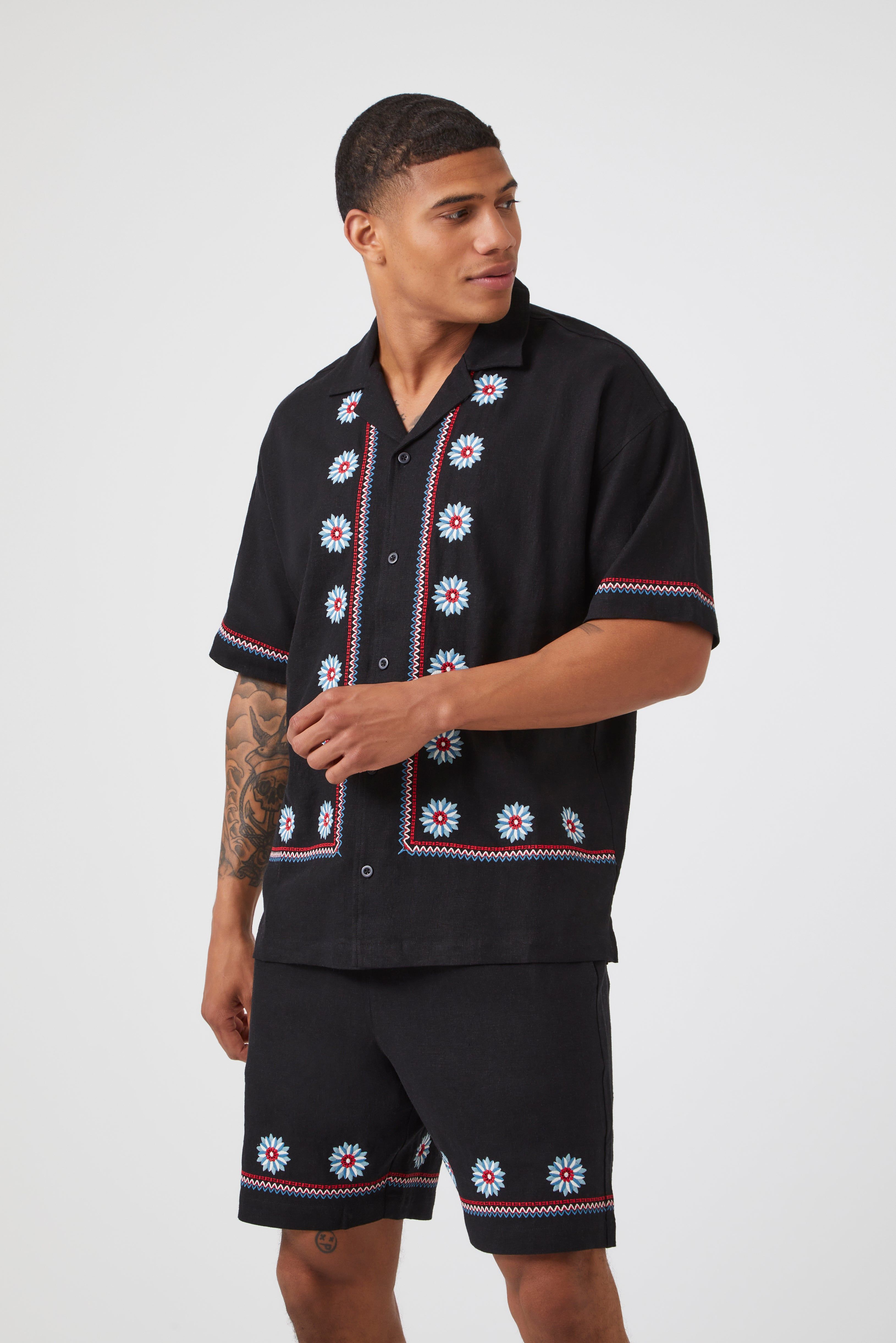 Haut boutonné avec motif floral brodé sold by Urban Planet