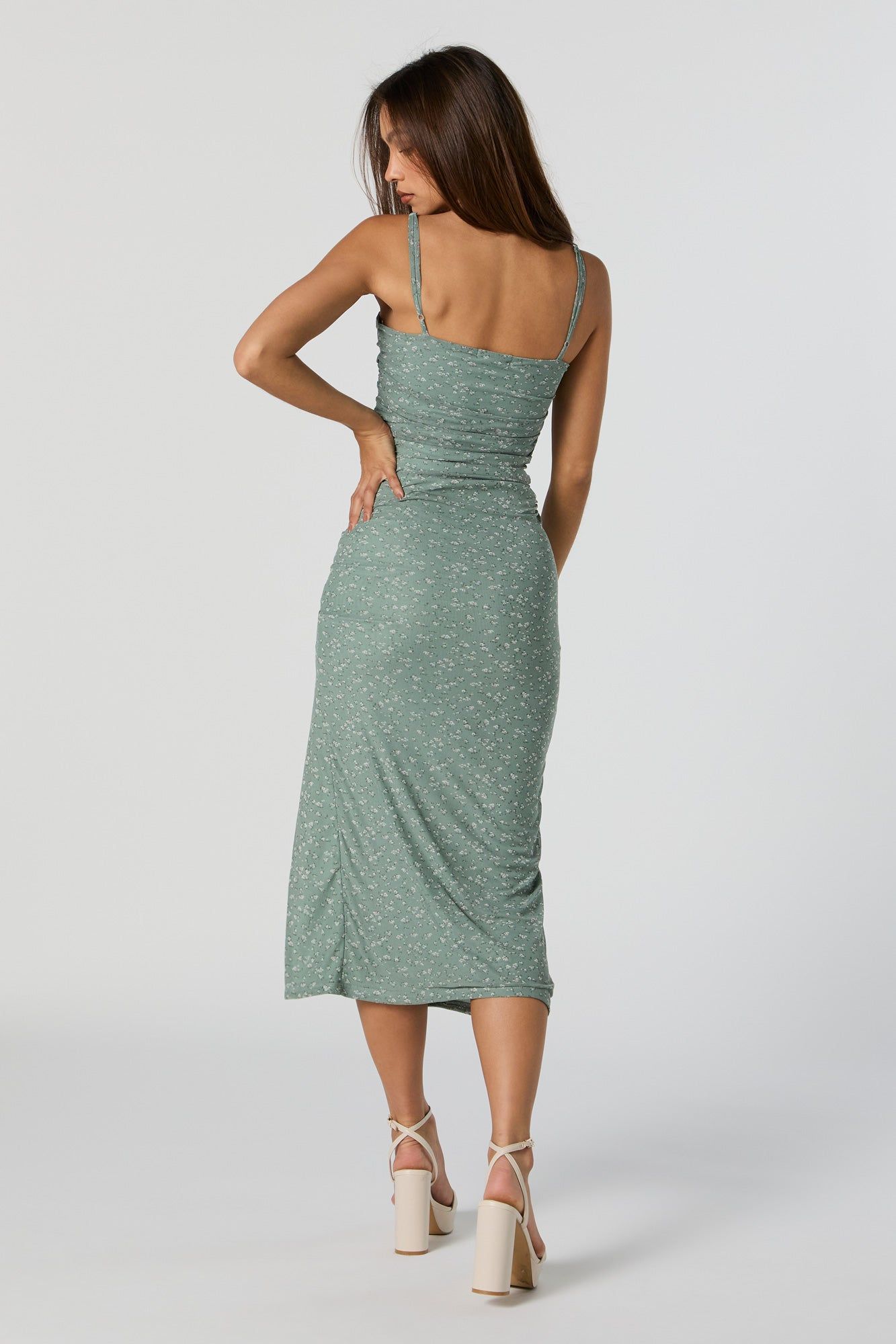 Robe midi ruchée en filet fleuri avec fente sold by Urban Planet product image thumbnail 3