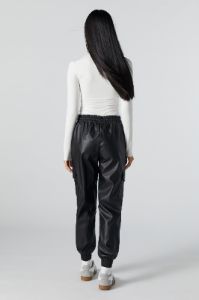 Jogger cargo en similicuir sold by Urban Planet