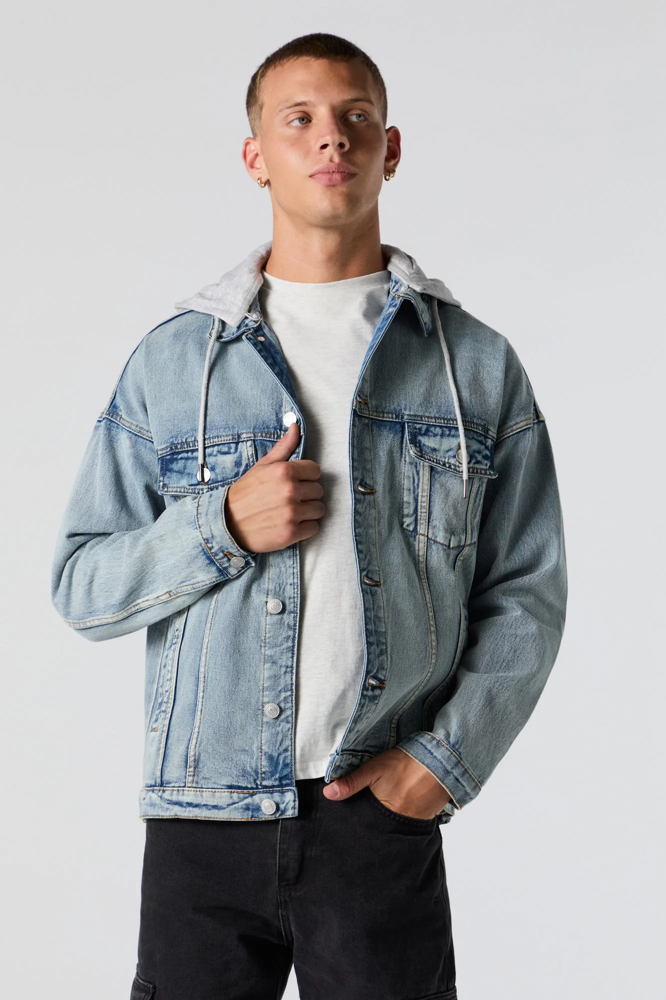 Blouson de style camionneur en denim avec capuchon amovible sold by Urban Planet product image thumbnail 3