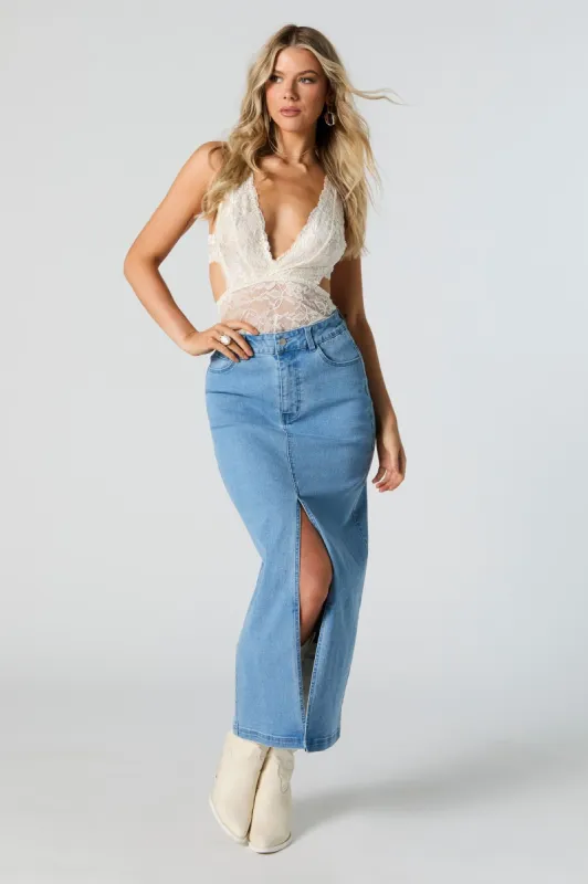 Jupe midi en denim délavé pâle avec fente sold by Urban Planet