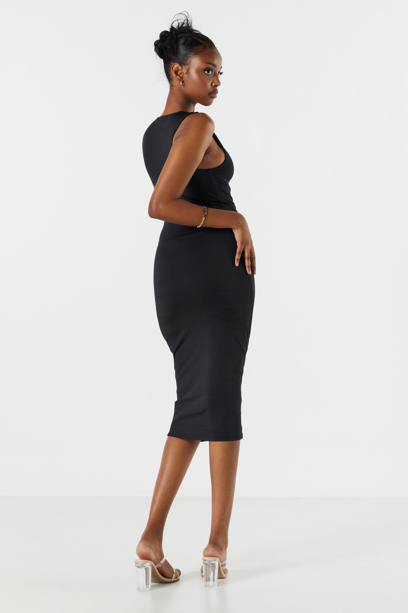 Robe midi profilée à encolure arrondie sold by Urban Planet product image thumbnail 2