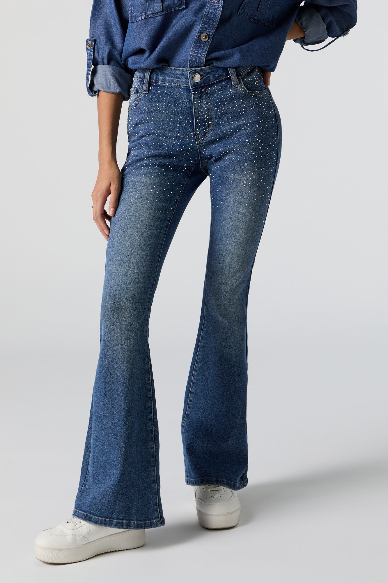 Jean à jambe évasée délavé moyen avec pierres du Rhin sold by Urban Planet product image thumbnail 2