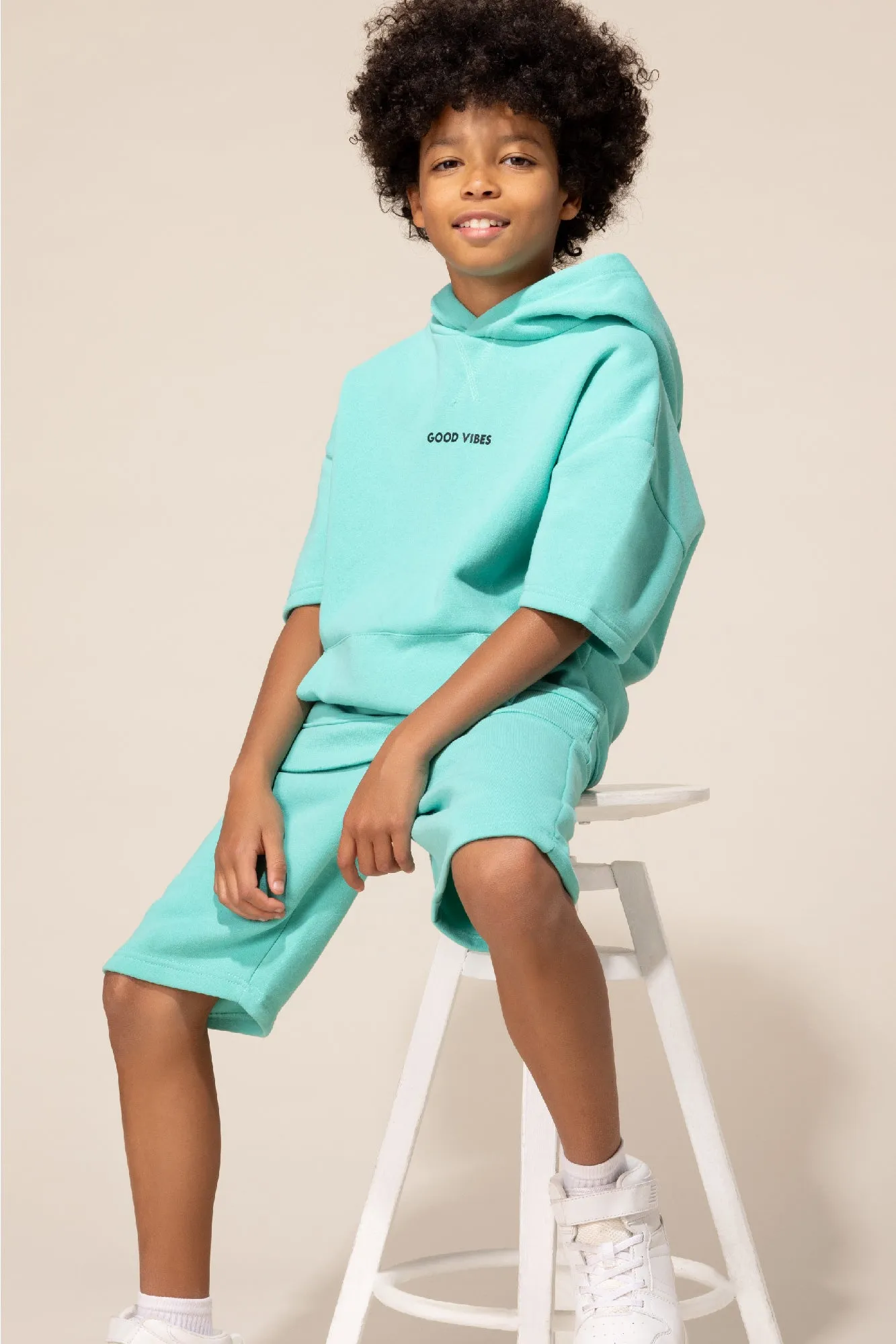 Haut à capuchon à manches courtes avec motif brodé Good Vibes pour garçon sold by Urban Planet product image thumbnail 3