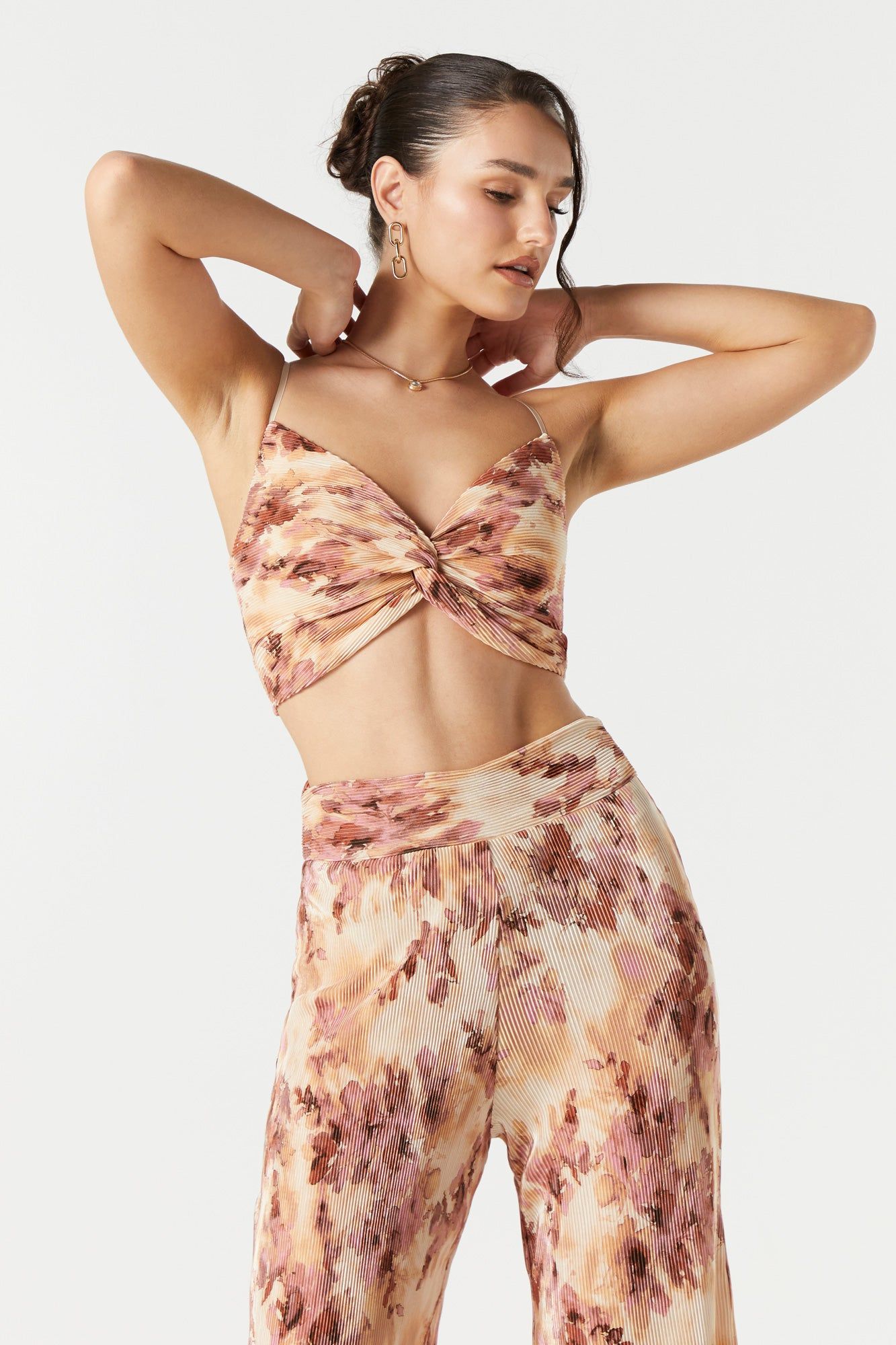 Haut court en satin froissé violet sold by Urban Planet