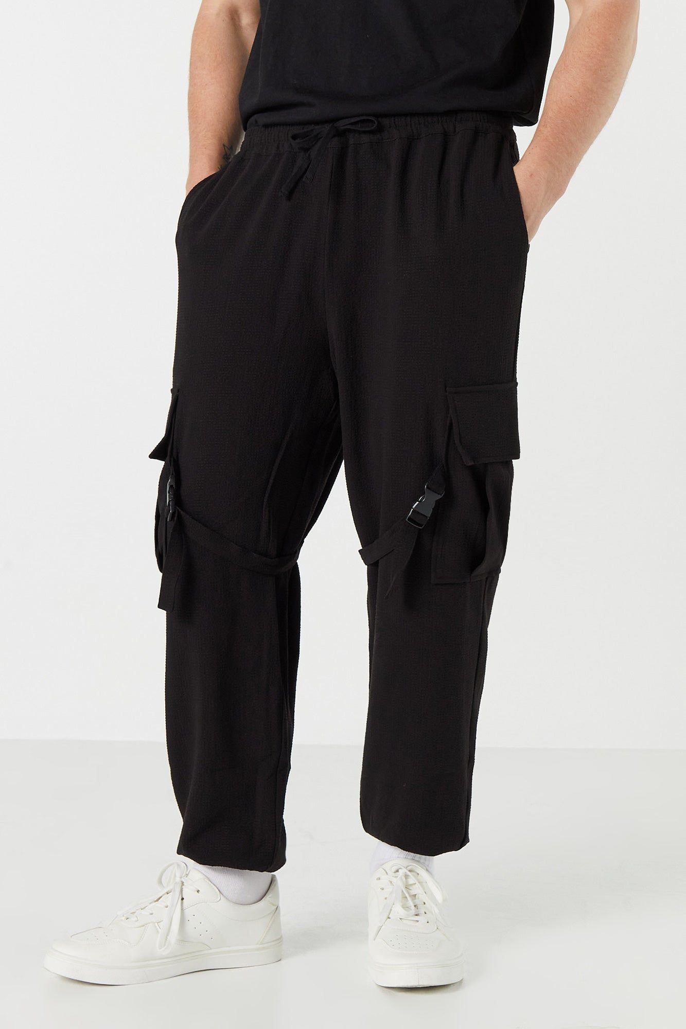 Pantalon cargo utilitaire sold by Urban Planet